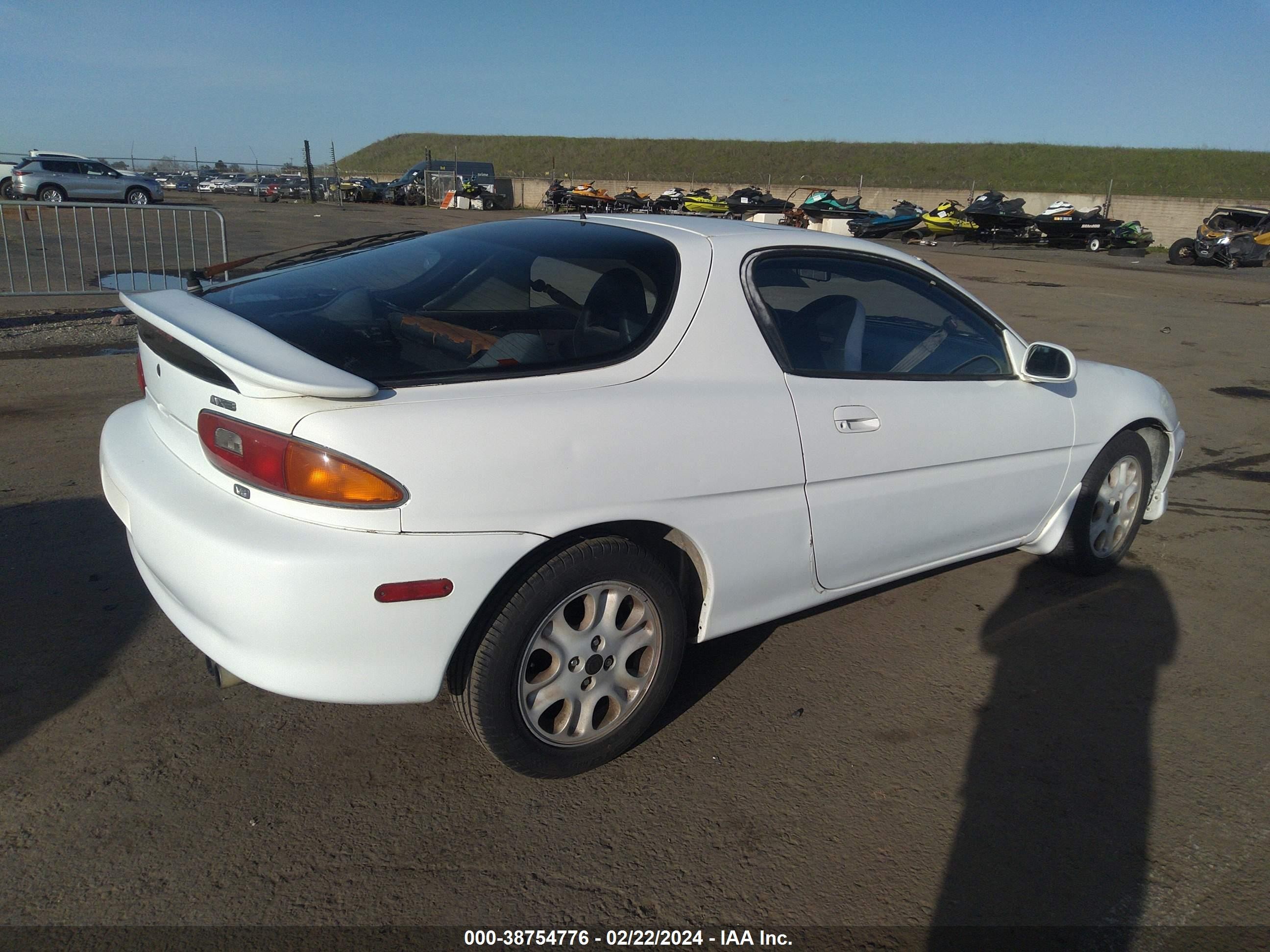 Photo 3 VIN: JM1EC4322P0200874 - MAZDA MX-3 