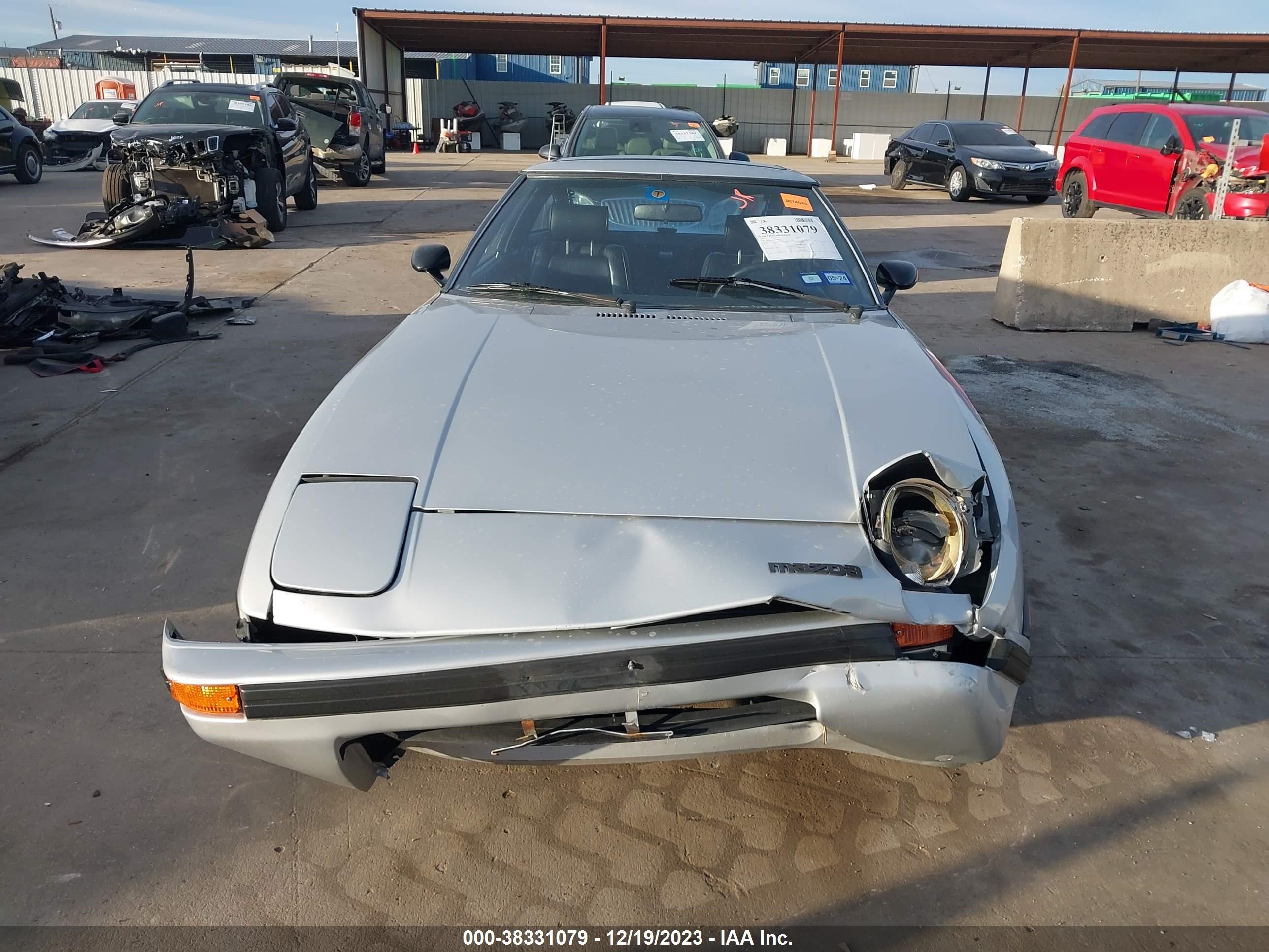 Photo 11 VIN: JM1FB3310D0749221 - MAZDA RX-7 