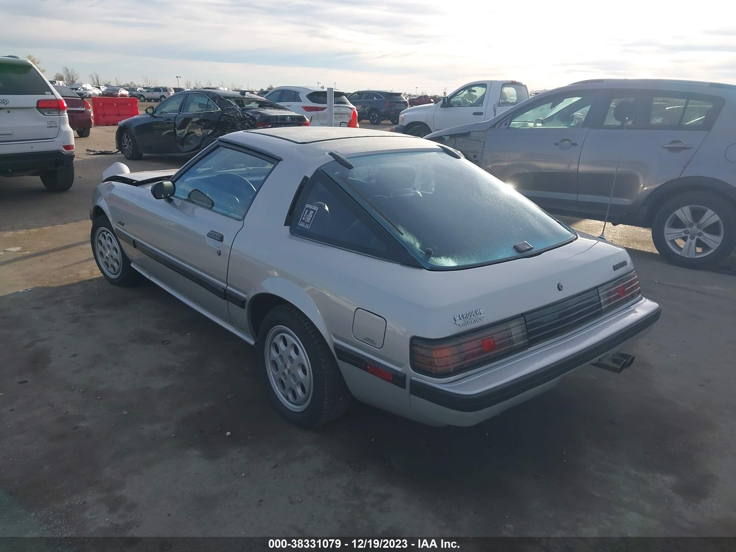 Photo 2 VIN: JM1FB3310D0749221 - MAZDA RX-7 