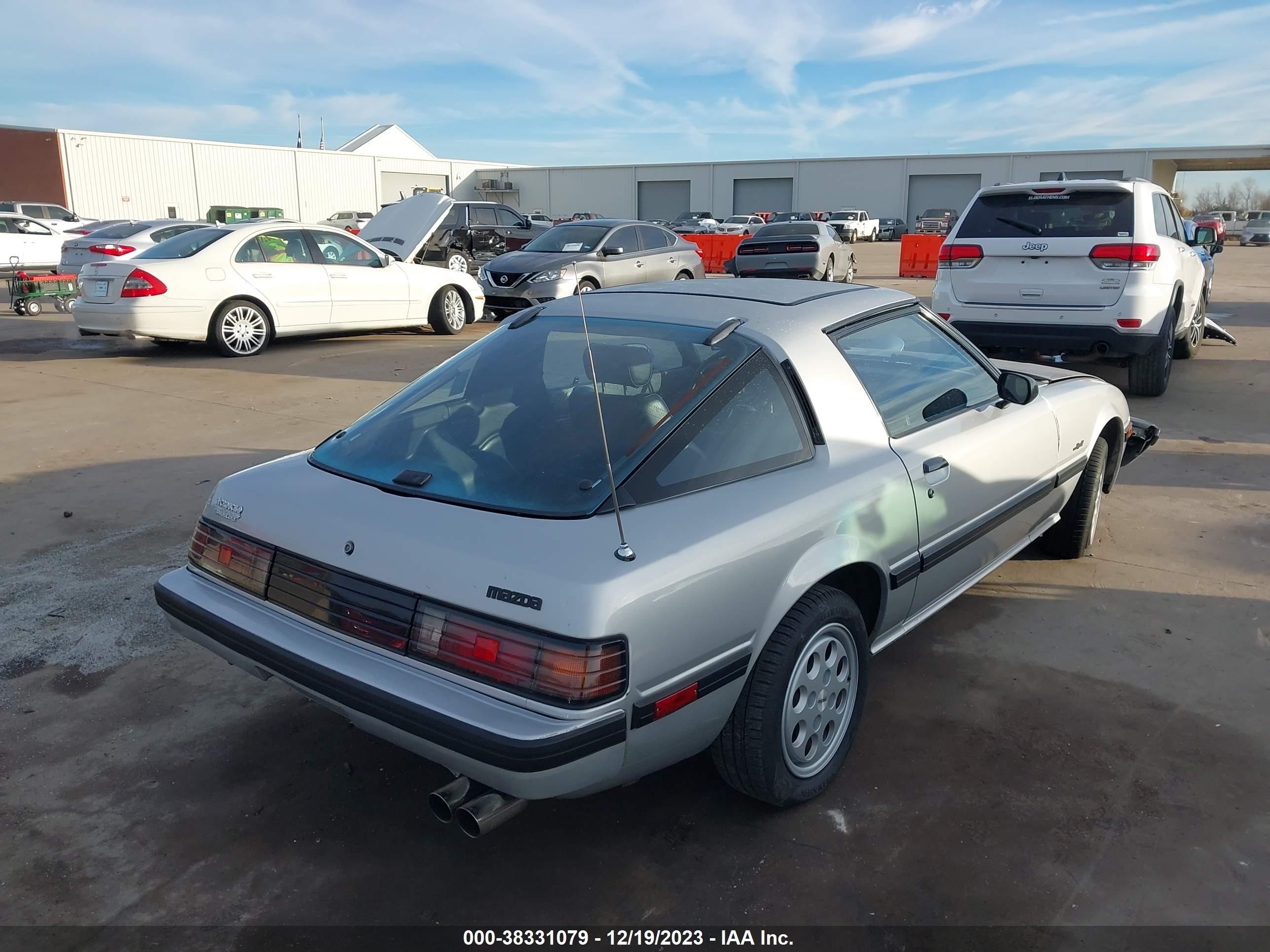 Photo 3 VIN: JM1FB3310D0749221 - MAZDA RX-7 