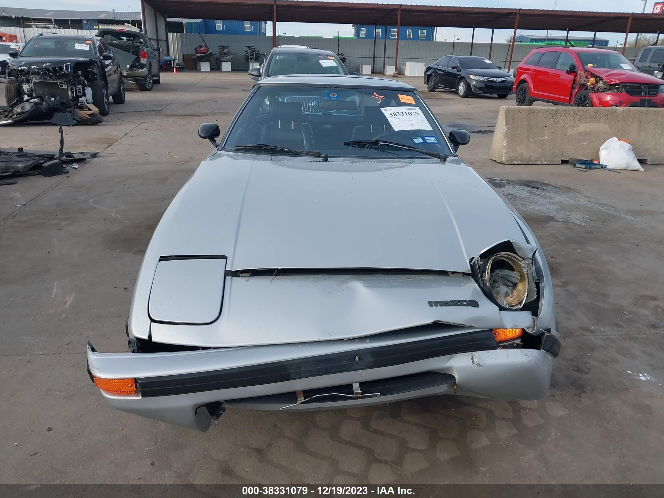 Photo 5 VIN: JM1FB3310D0749221 - MAZDA RX-7 