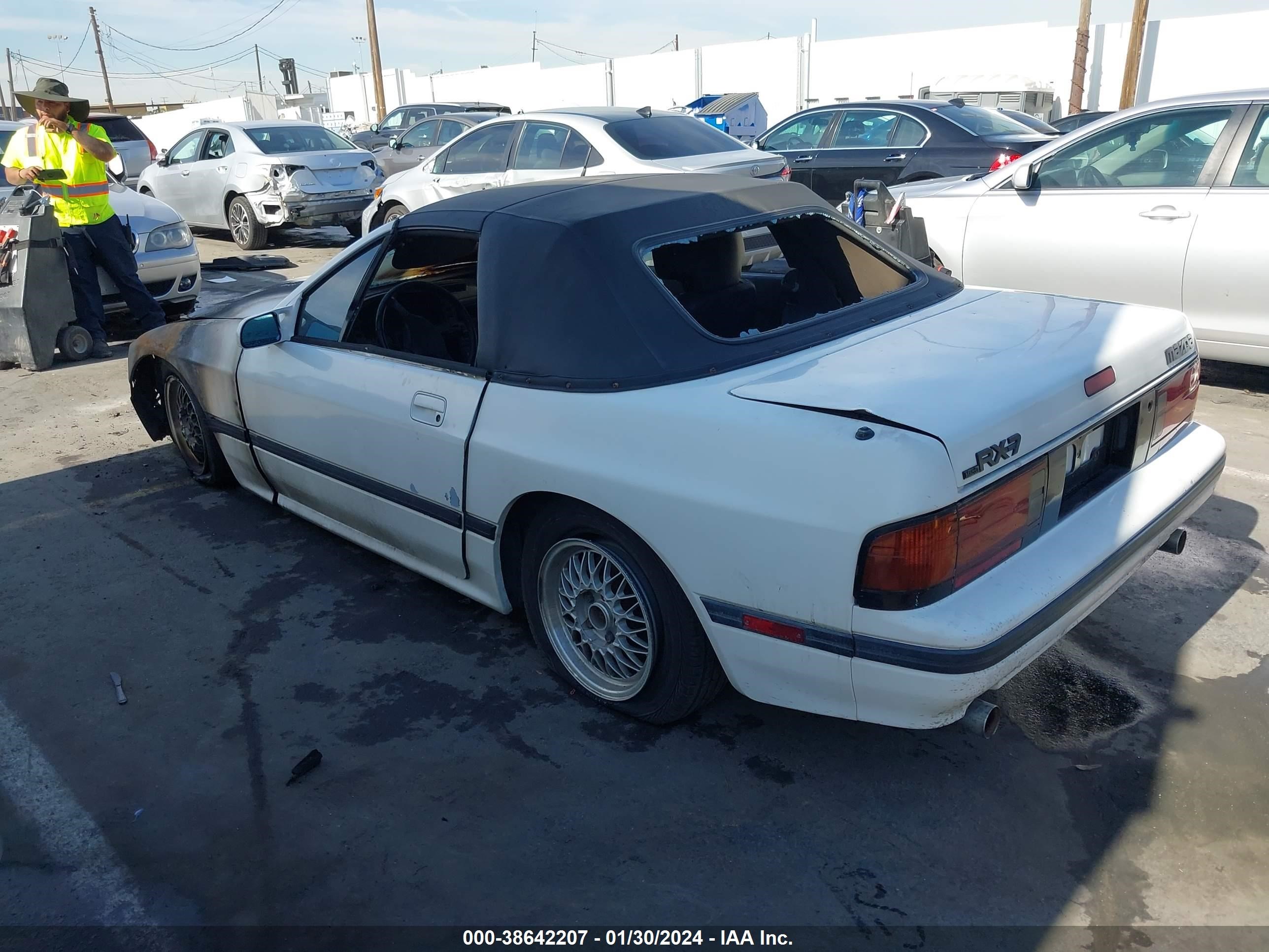 Photo 2 VIN: JM1FC3512J0108481 - MAZDA RX-7 