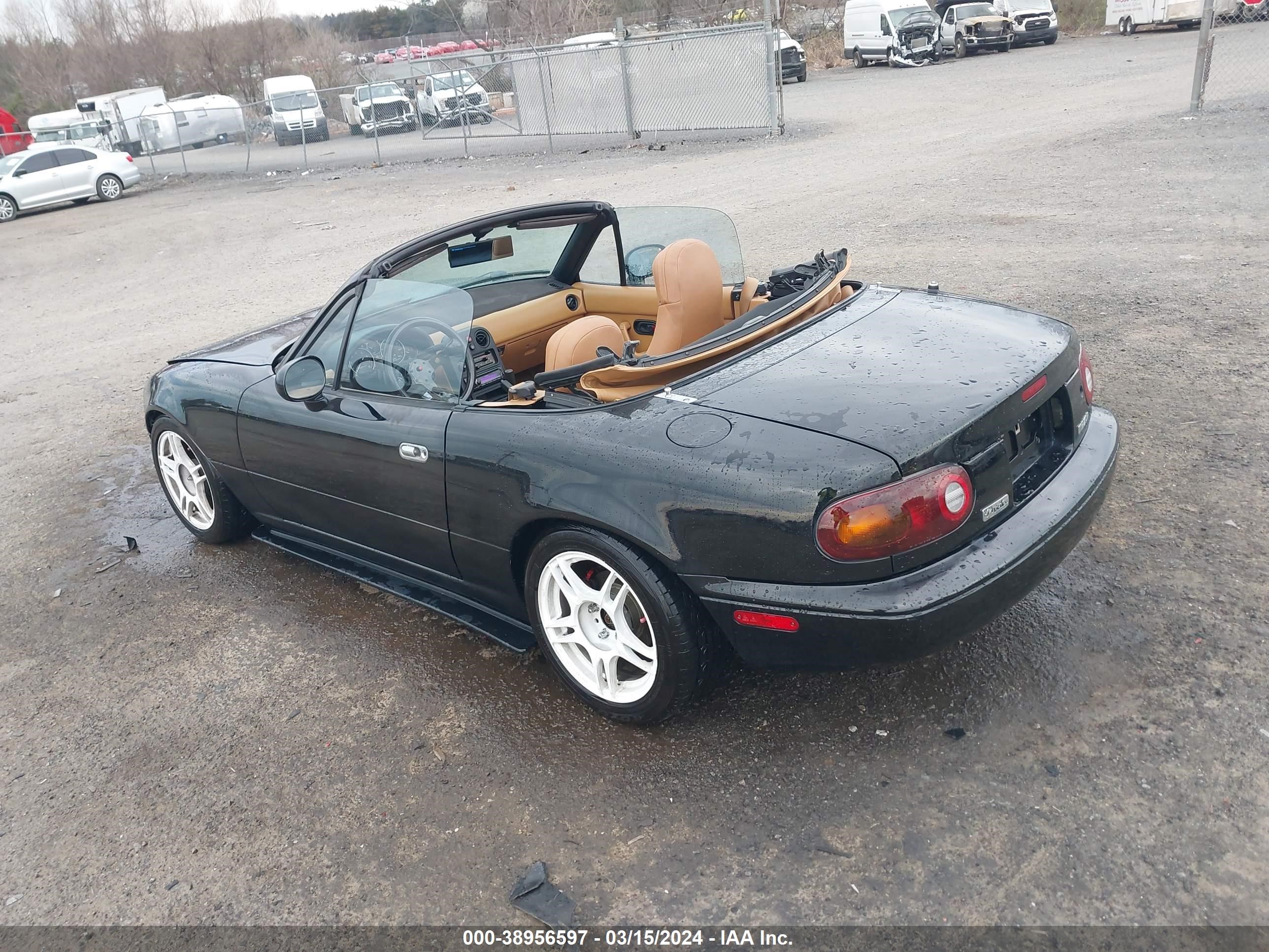 Photo 2 VIN: JM1NA3513P0422635 - MAZDA MX-5 