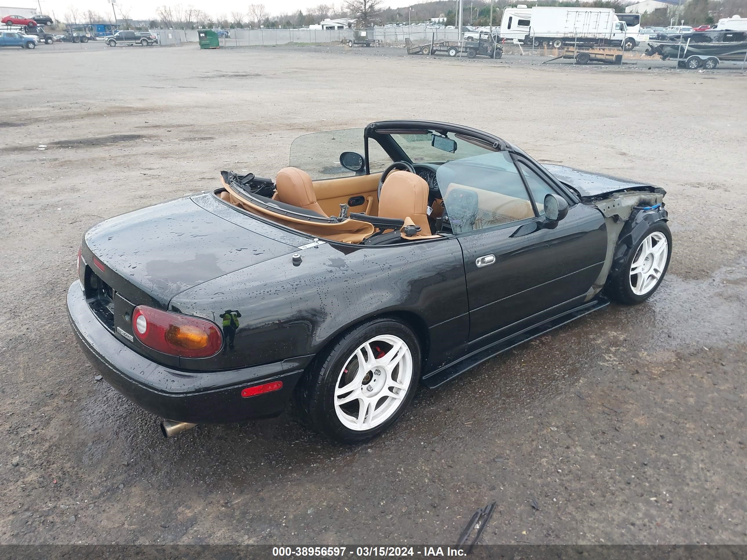 Photo 3 VIN: JM1NA3513P0422635 - MAZDA MX-5 