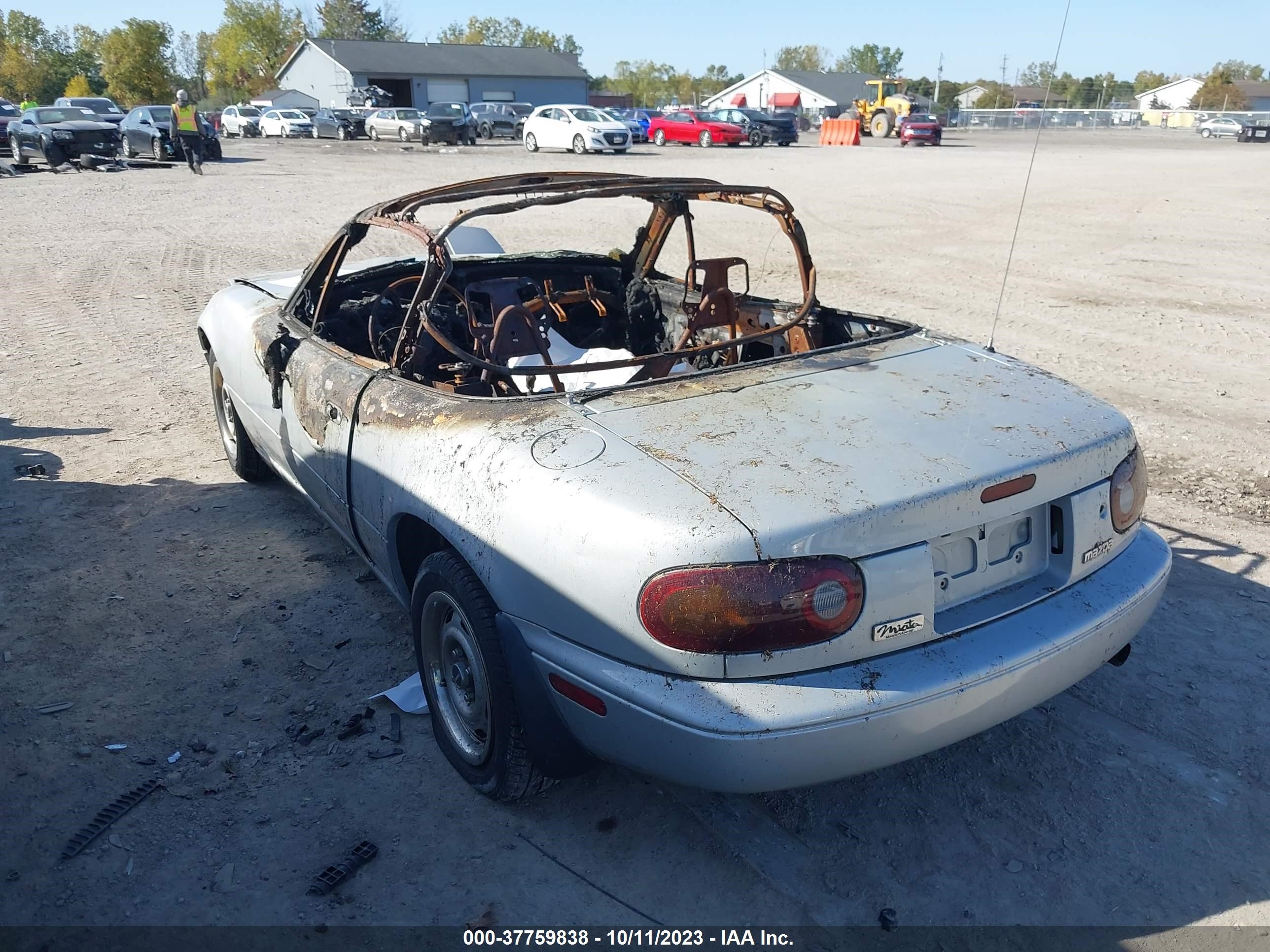 Photo 2 VIN: JM1NA3516M1227134 - MAZDA MX-5 