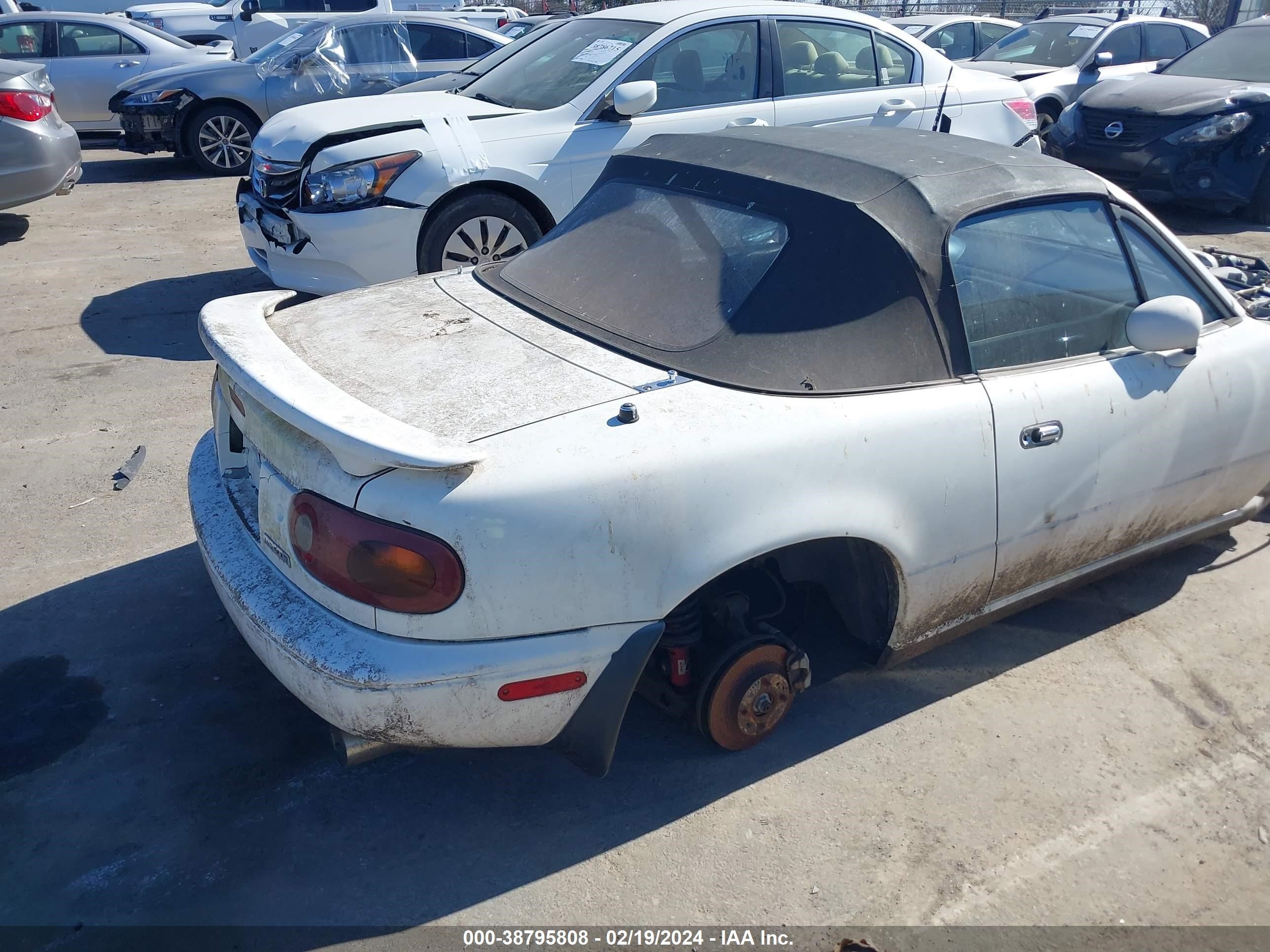 Photo 13 VIN: JM1NA3518N0323192 - MAZDA MX-5 