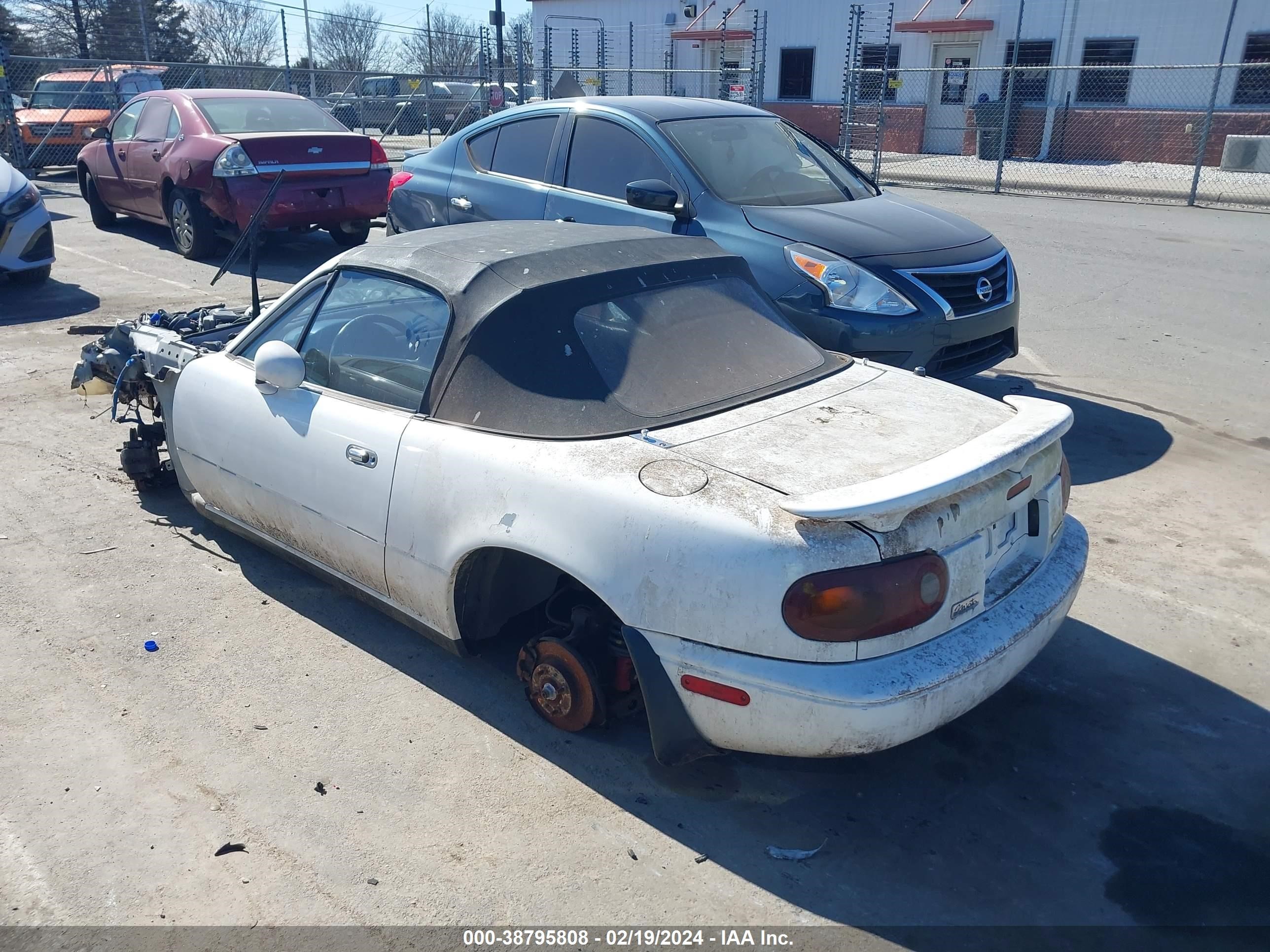 Photo 2 VIN: JM1NA3518N0323192 - MAZDA MX-5 