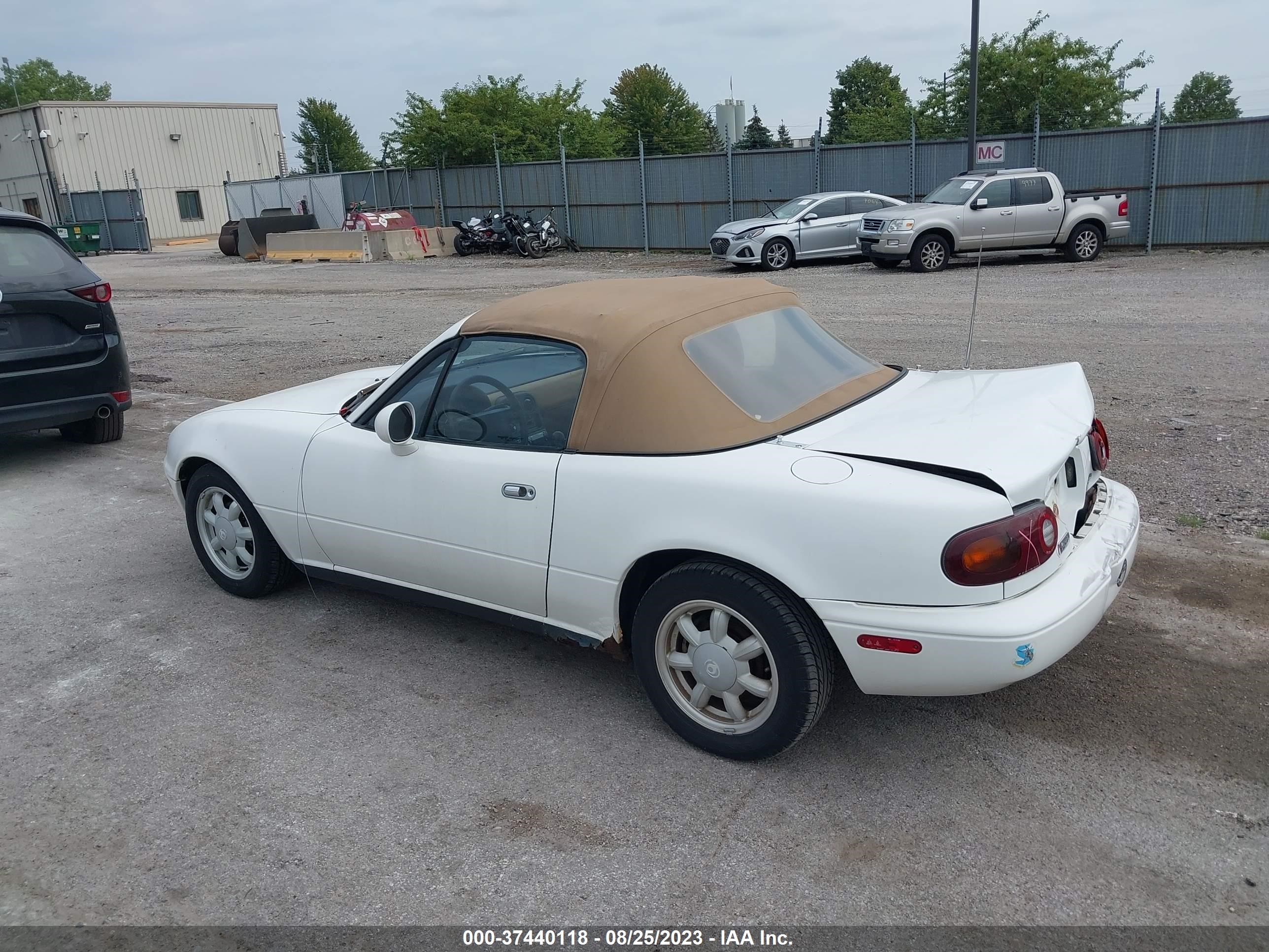 Photo 2 VIN: JM1NA351XP0411292 - MAZDA MX-5 