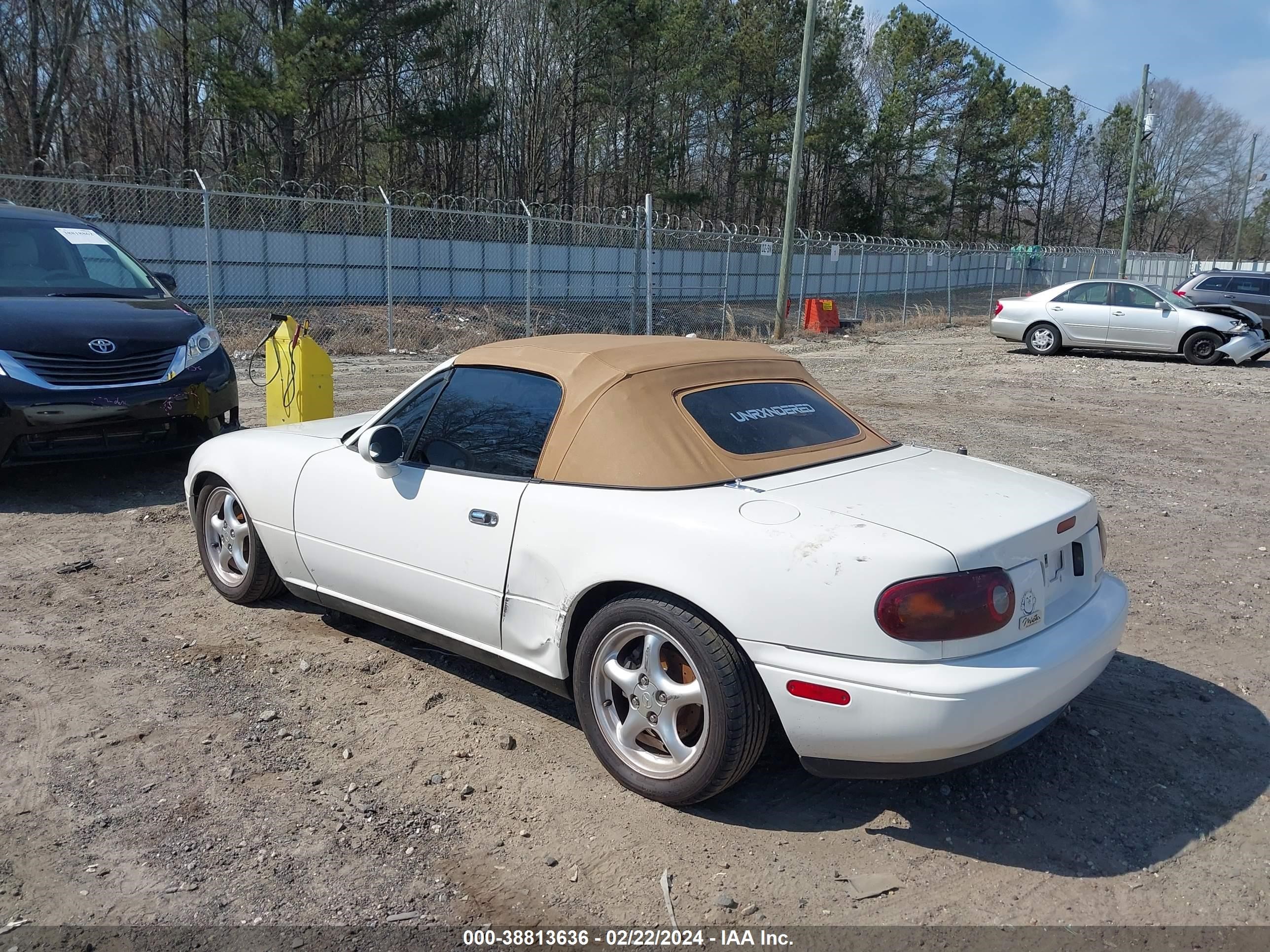 Photo 3 VIN: JM1NA3532T0715759 - MAZDA MX-5 