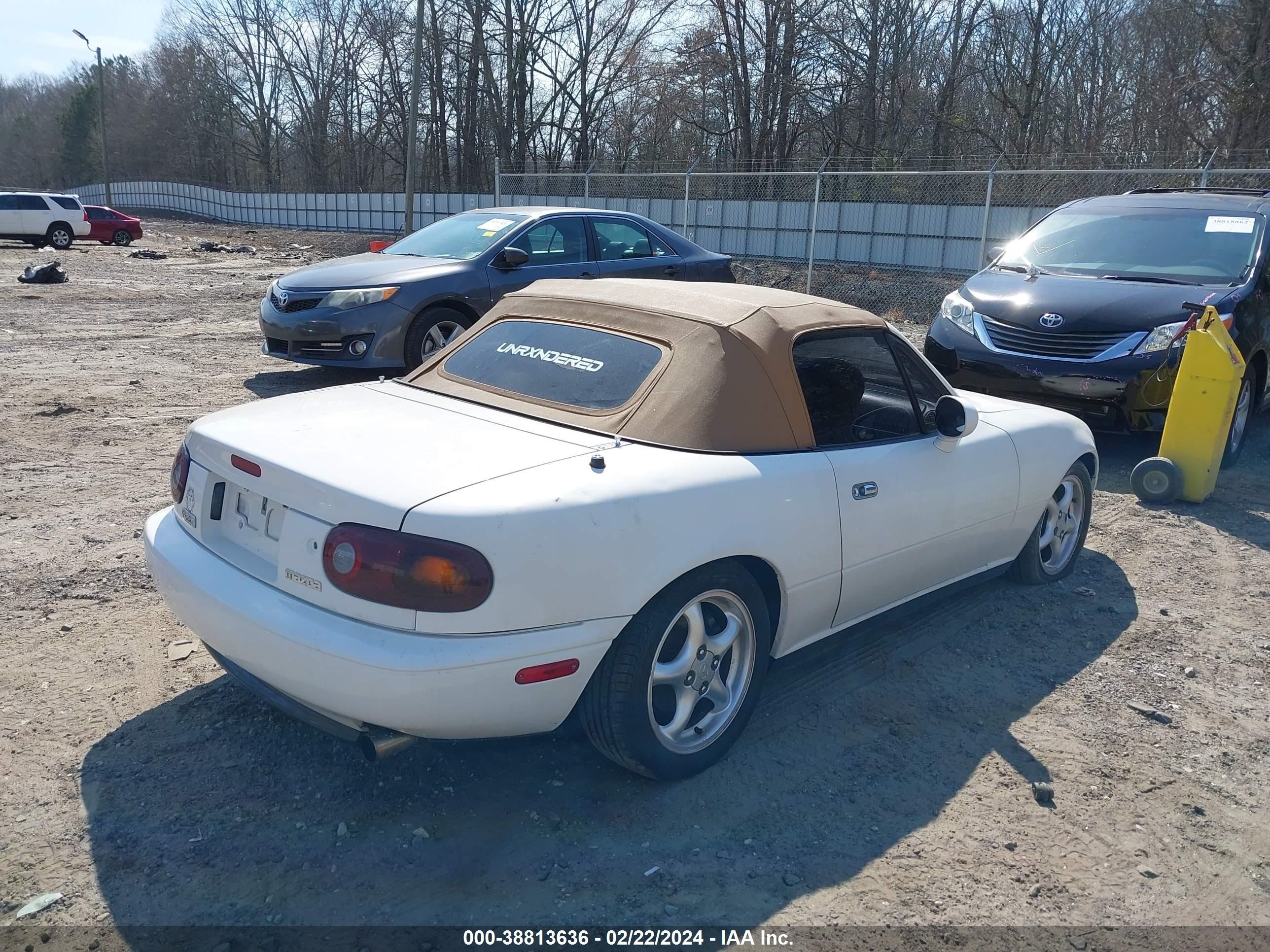 Photo 4 VIN: JM1NA3532T0715759 - MAZDA MX-5 