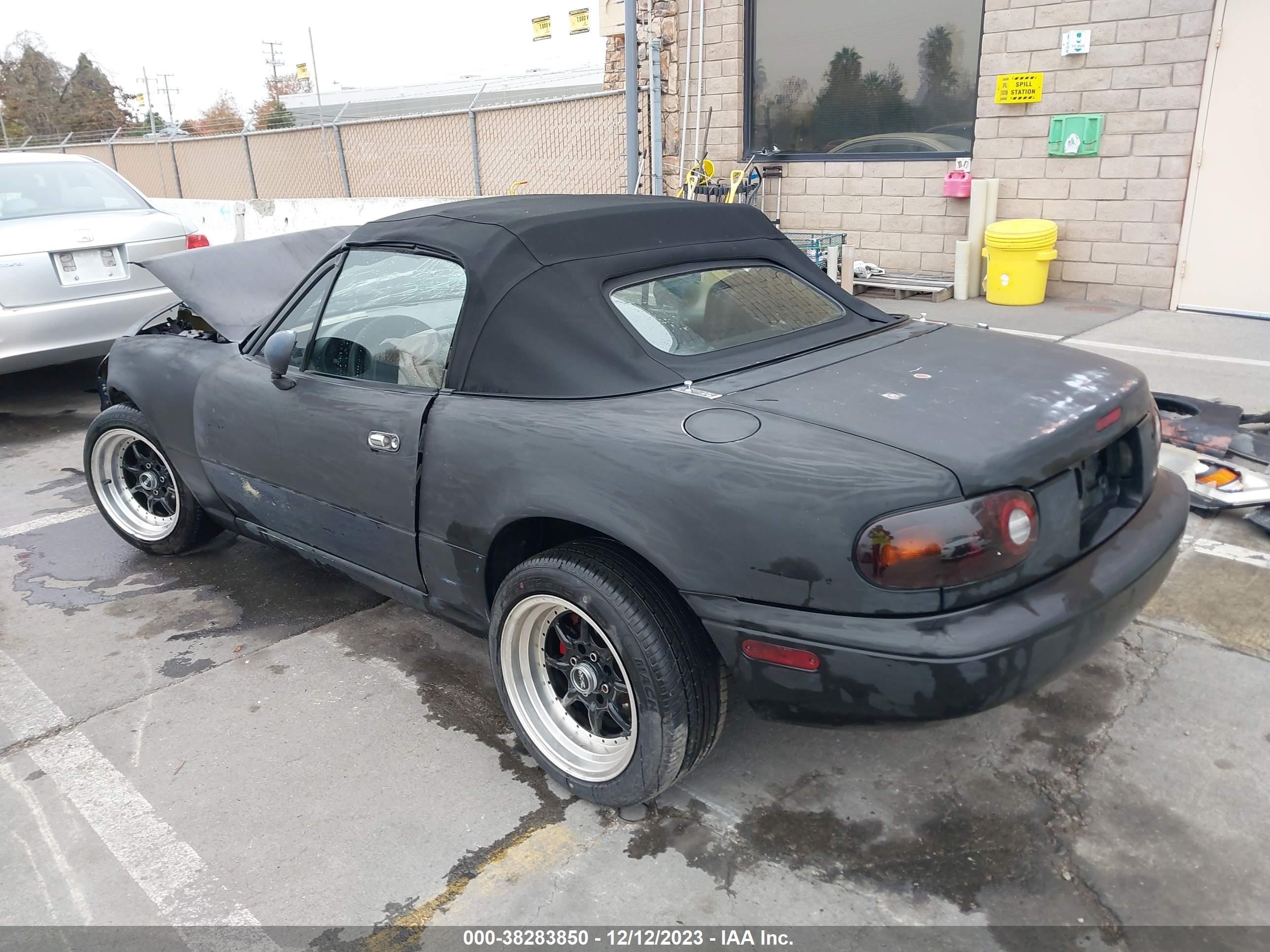 Photo 2 VIN: JM1NA3537T0714154 - MAZDA MX-5 