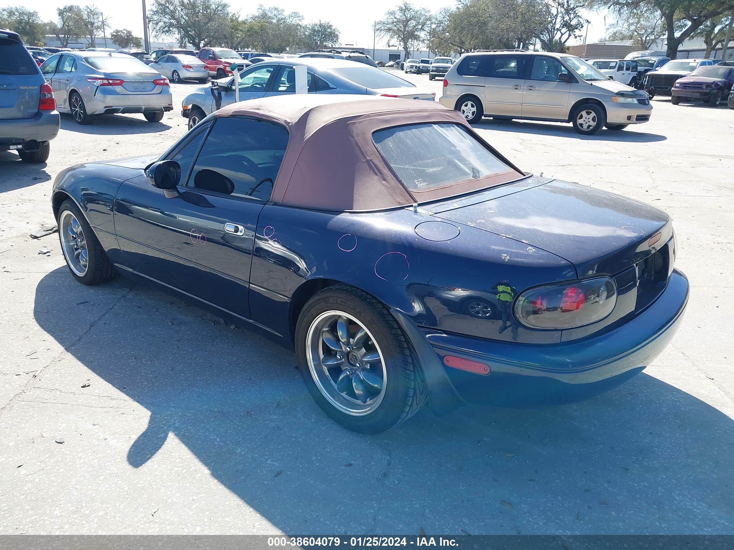 Photo 2 VIN: JM1NA3538T0707438 - MAZDA MX-5 