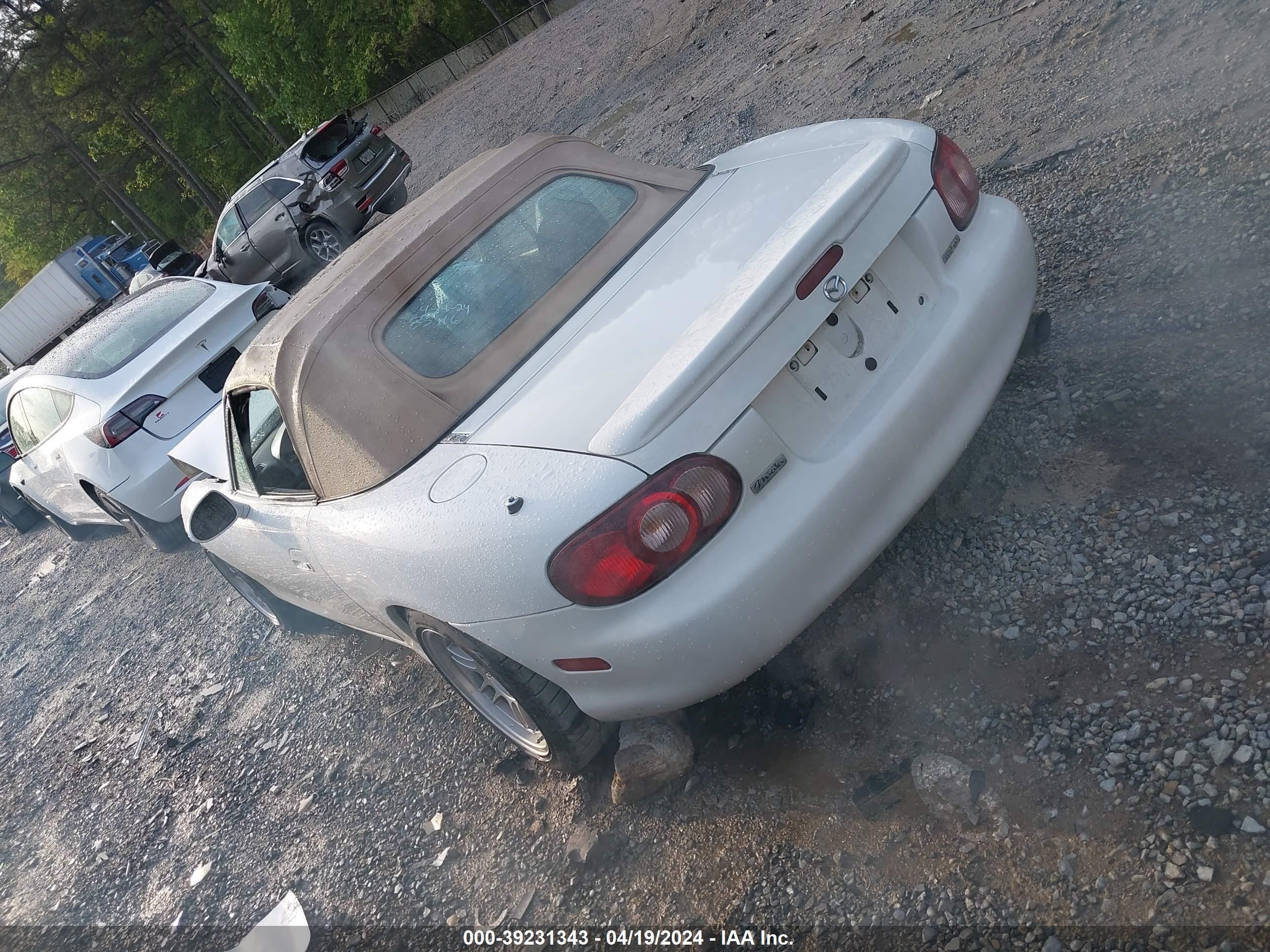 Photo 2 VIN: JM1NB353010208546 - MAZDA MX-5 