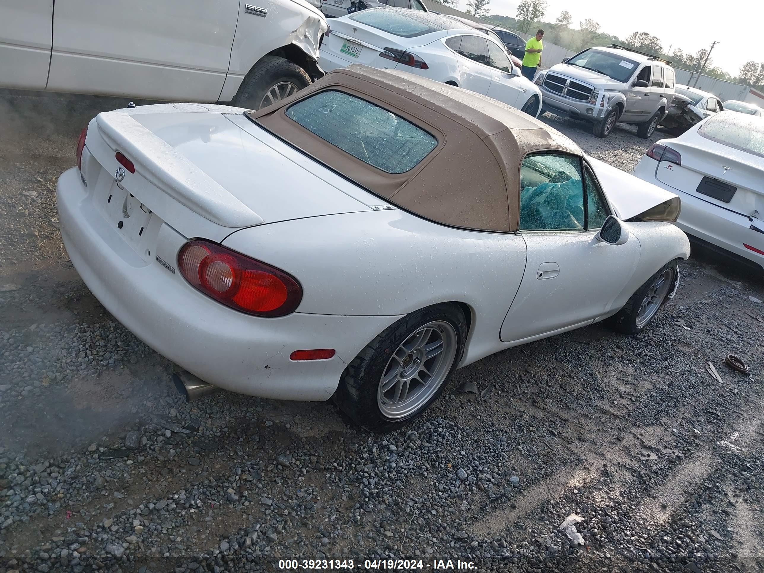 Photo 3 VIN: JM1NB353010208546 - MAZDA MX-5 