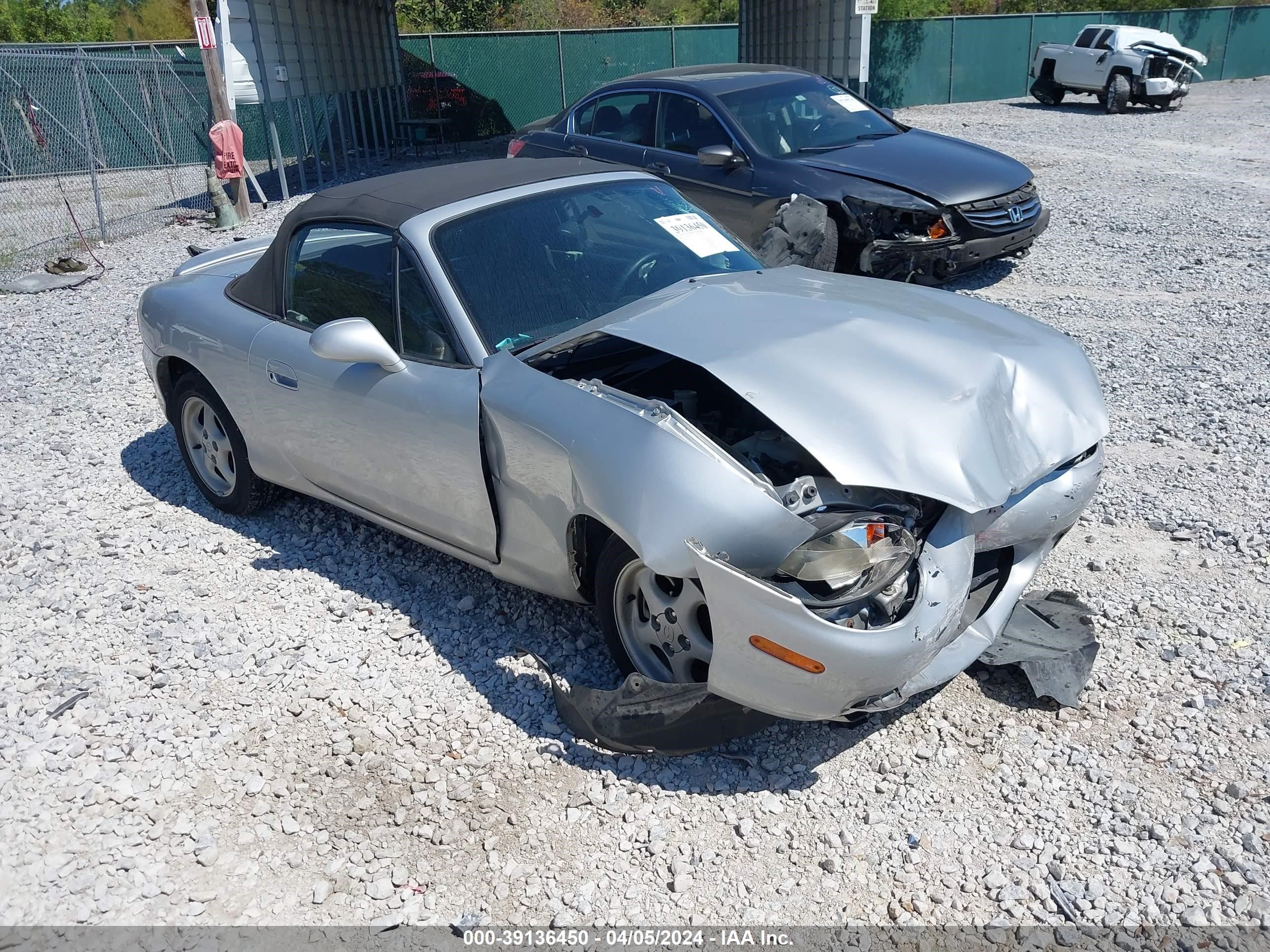 Photo 0 VIN: JM1NB3531Y0153373 - MAZDA MX-5 