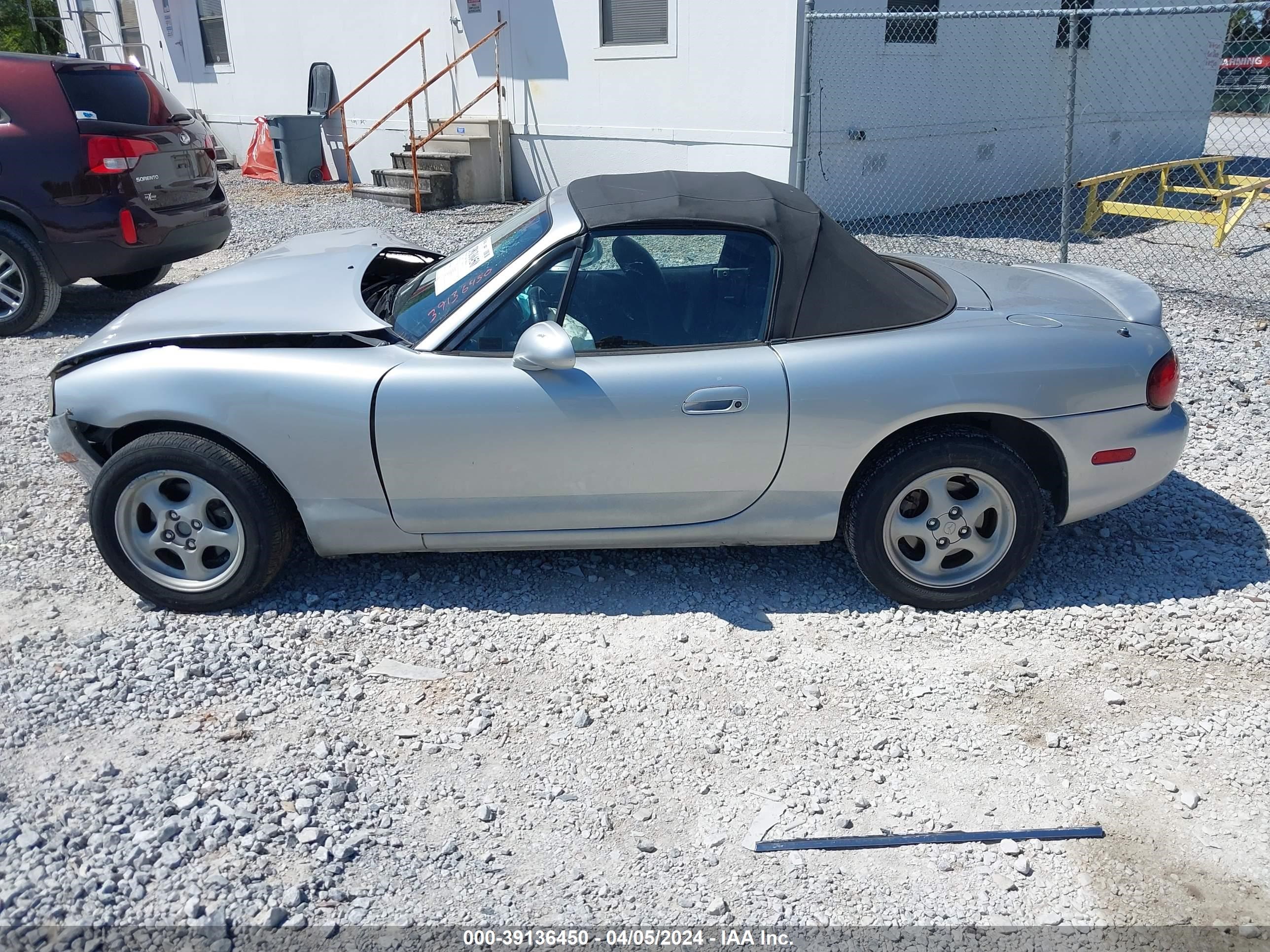 Photo 13 VIN: JM1NB3531Y0153373 - MAZDA MX-5 