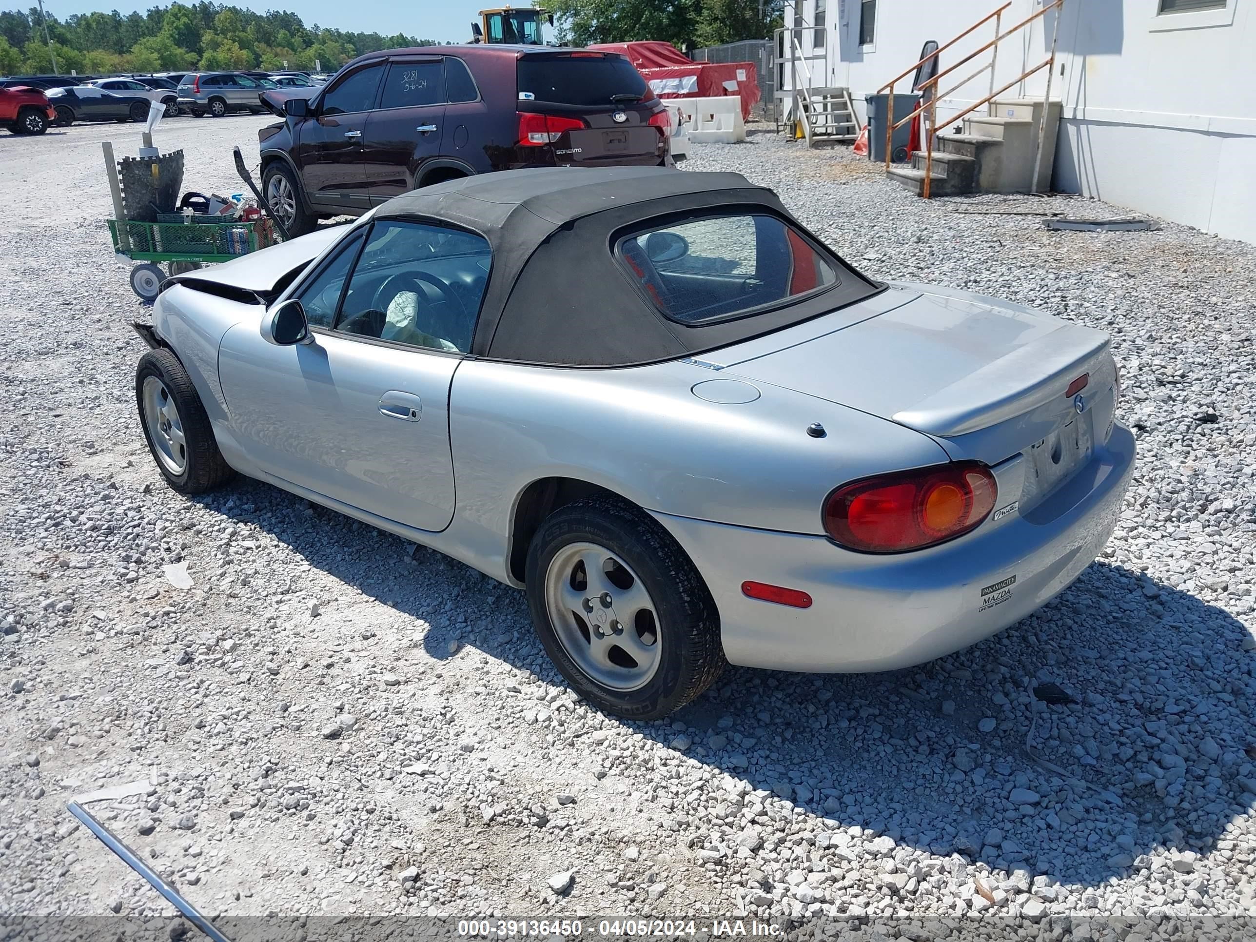 Photo 2 VIN: JM1NB3531Y0153373 - MAZDA MX-5 