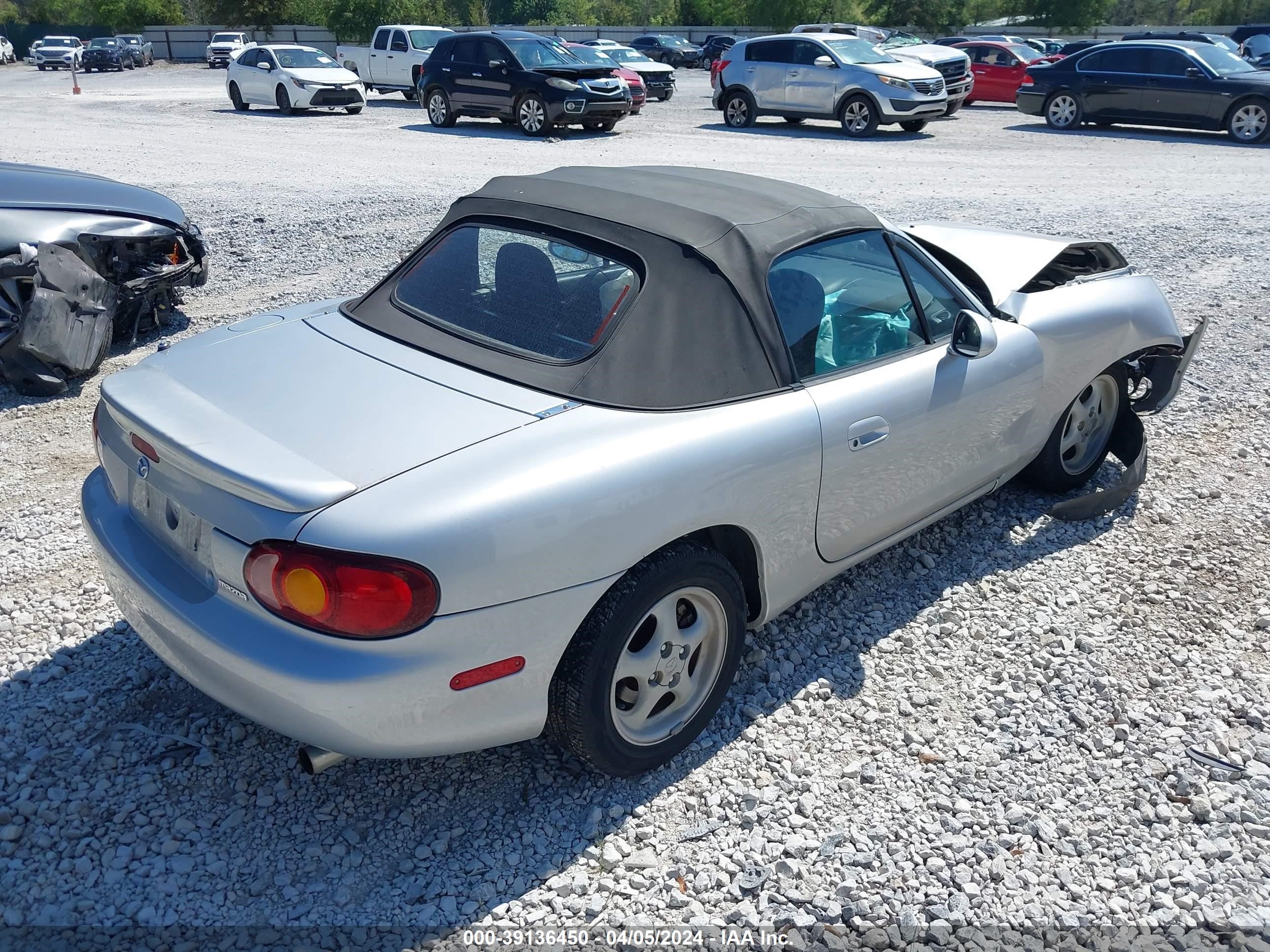 Photo 3 VIN: JM1NB3531Y0153373 - MAZDA MX-5 