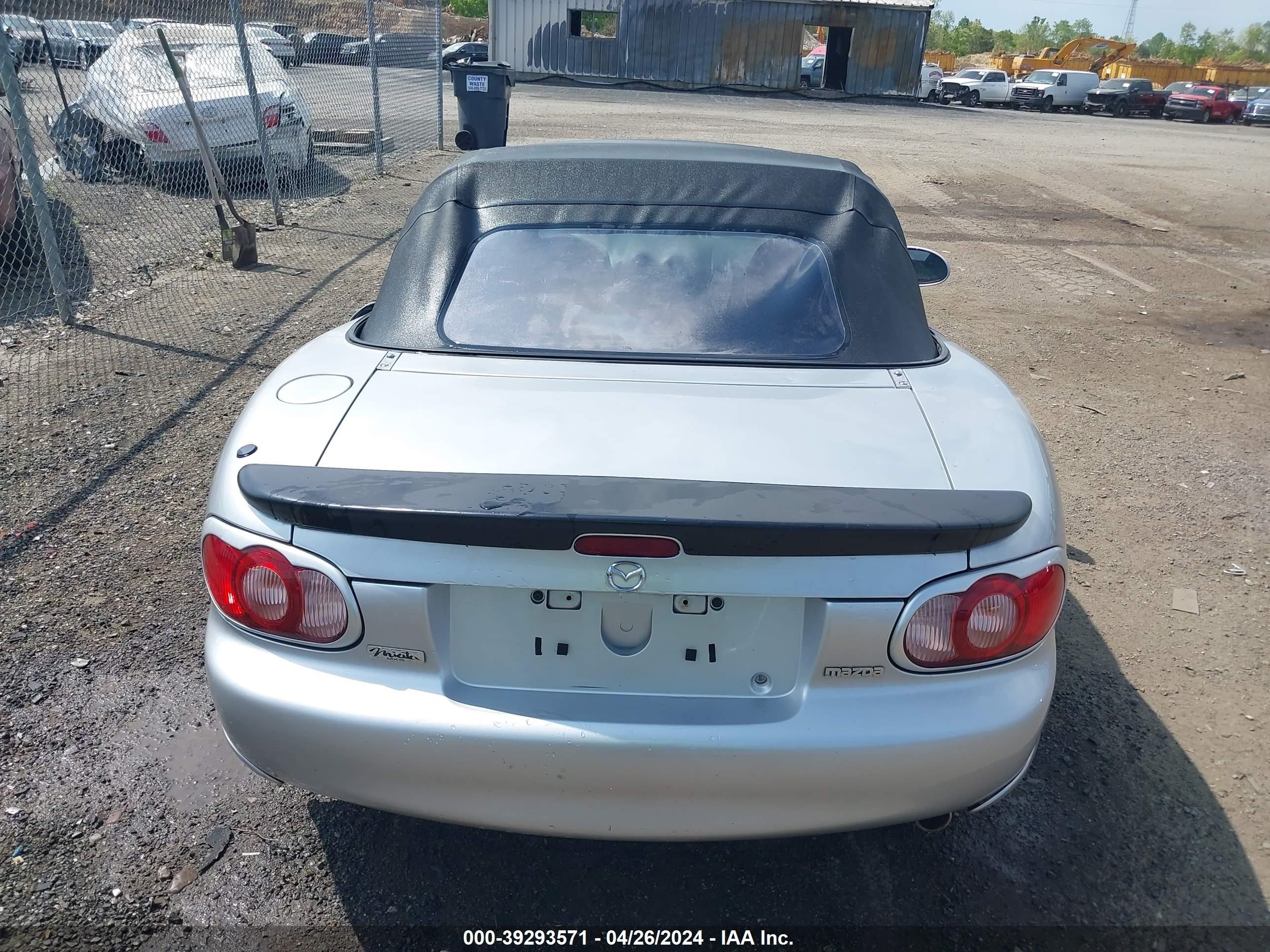 Photo 16 VIN: JM1NB353240405626 - MAZDA MX-5 