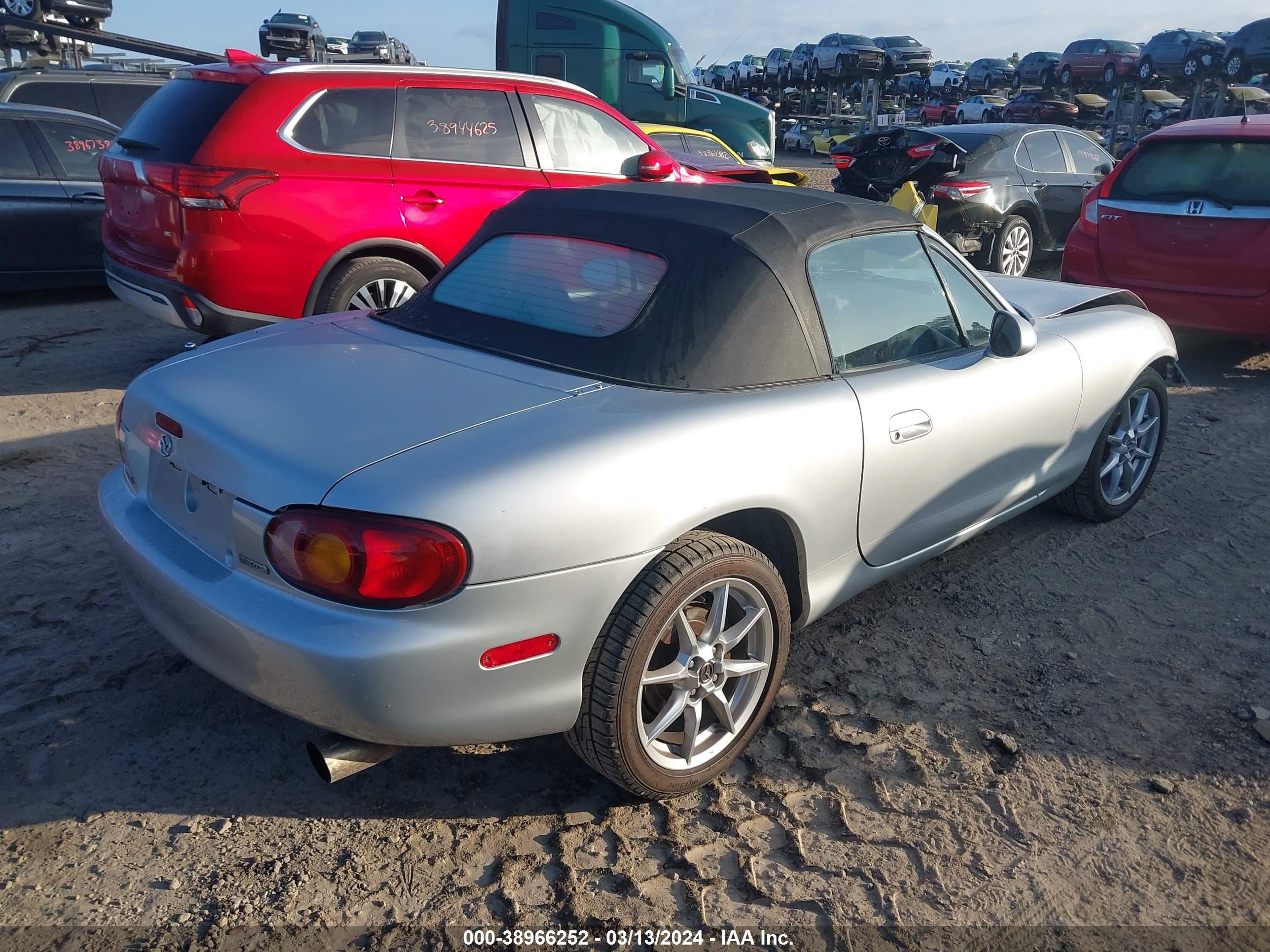 Photo 3 VIN: JM1NB3534Y0143033 - MAZDA MX-5 