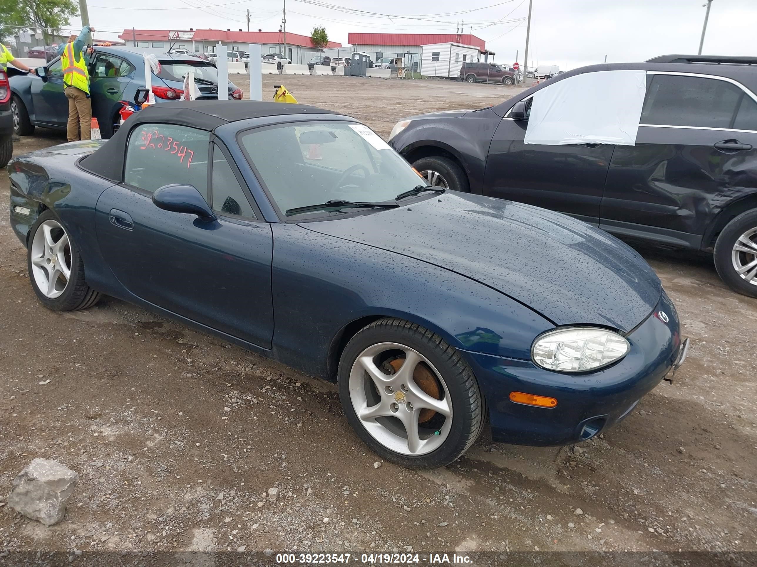 Photo 0 VIN: JM1NB3534Y0144330 - MAZDA MX-5 