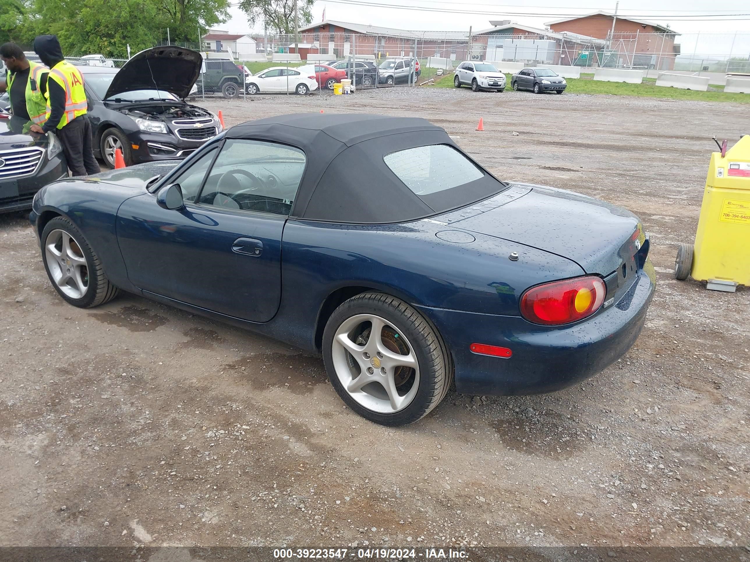 Photo 2 VIN: JM1NB3534Y0144330 - MAZDA MX-5 