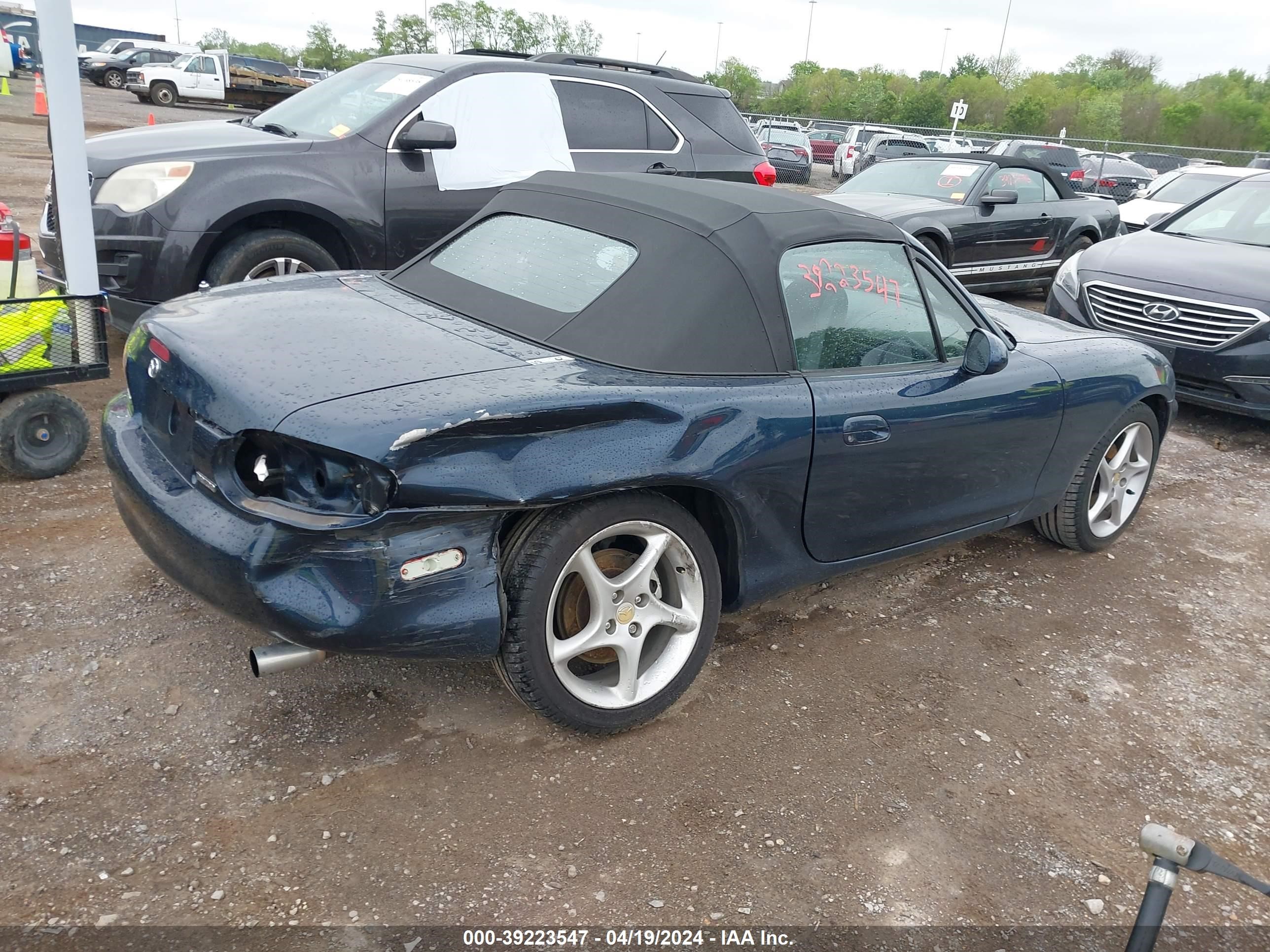 Photo 3 VIN: JM1NB3534Y0144330 - MAZDA MX-5 