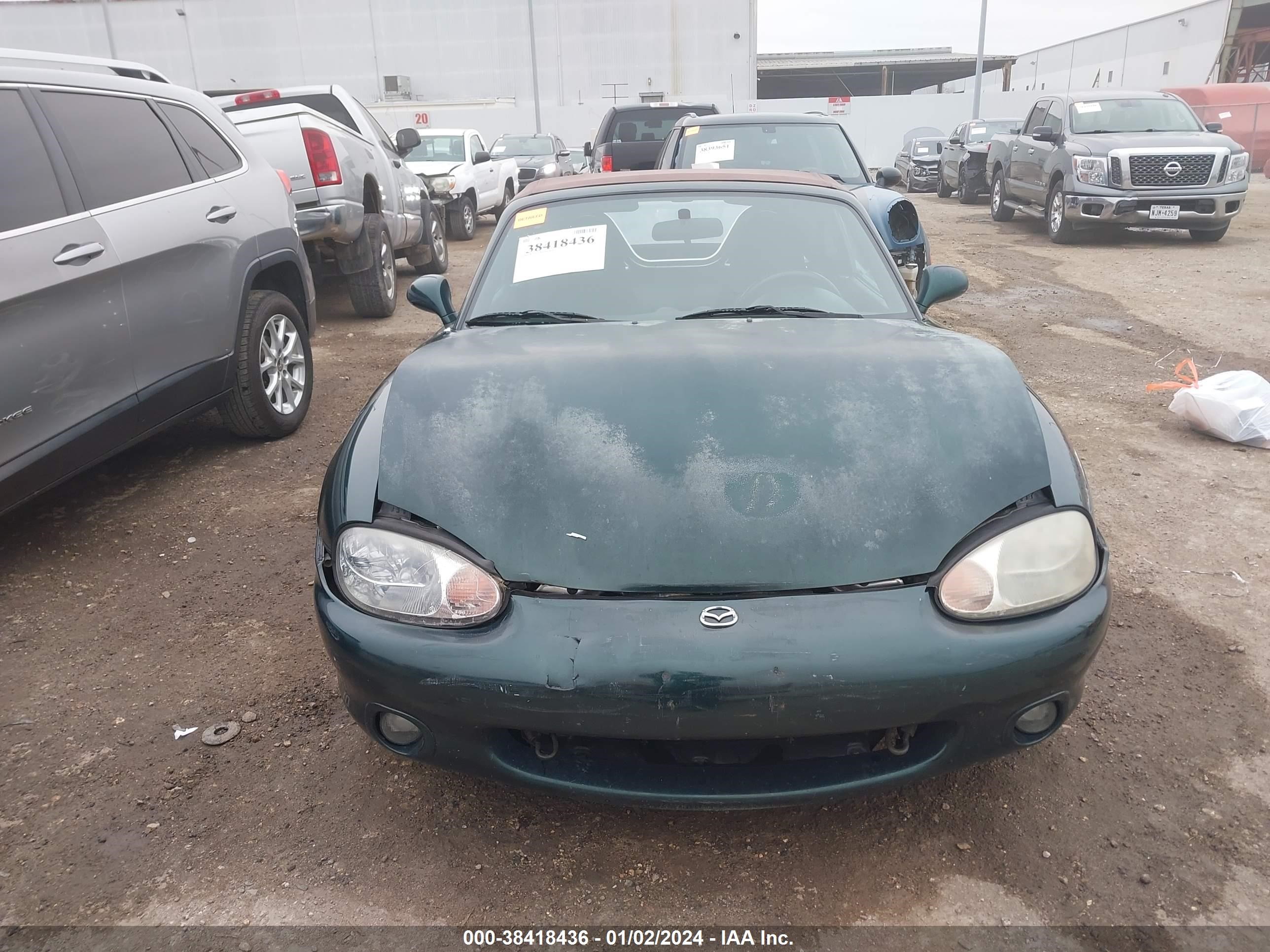 Photo 11 VIN: JM1NB3534Y0147535 - MAZDA MX-5 