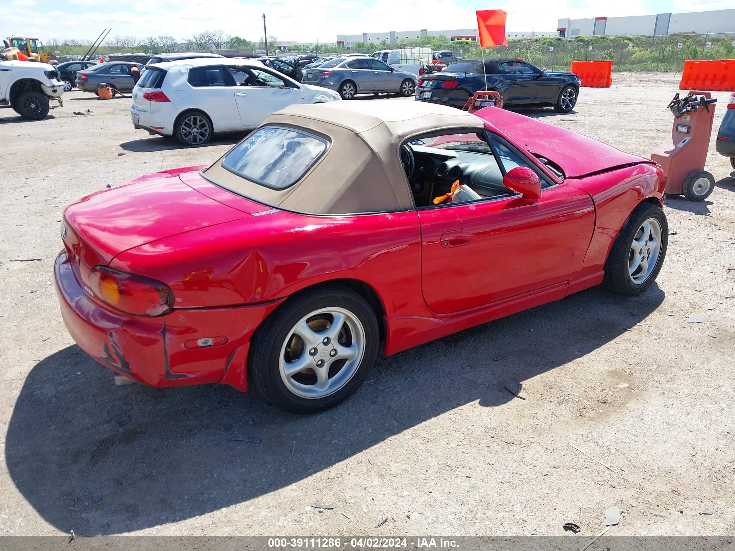 Photo 3 VIN: JM1NB3535Y0154672 - MAZDA MX-5 