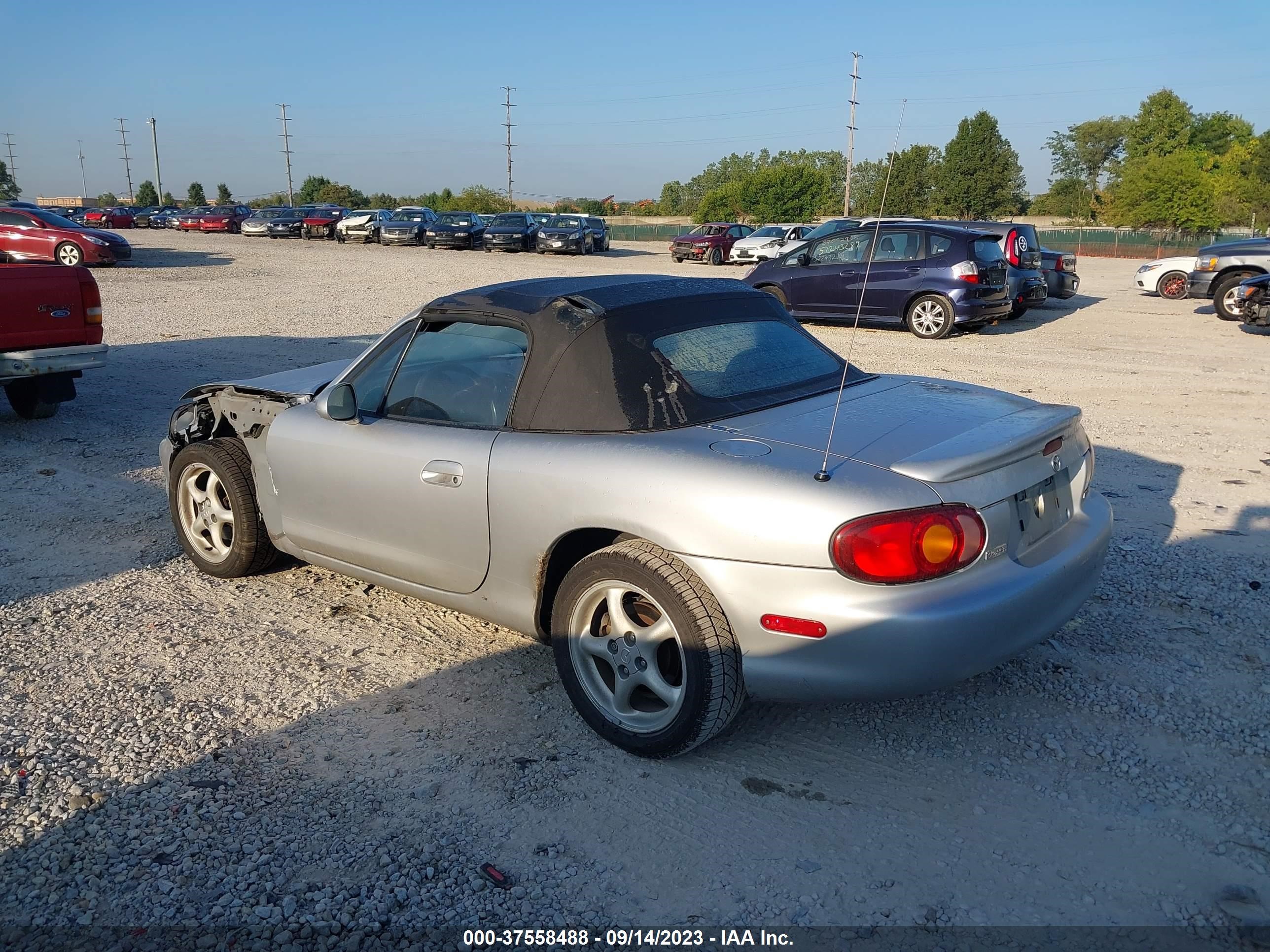 Photo 2 VIN: JM1NB3537X0117928 - MAZDA MX-5 