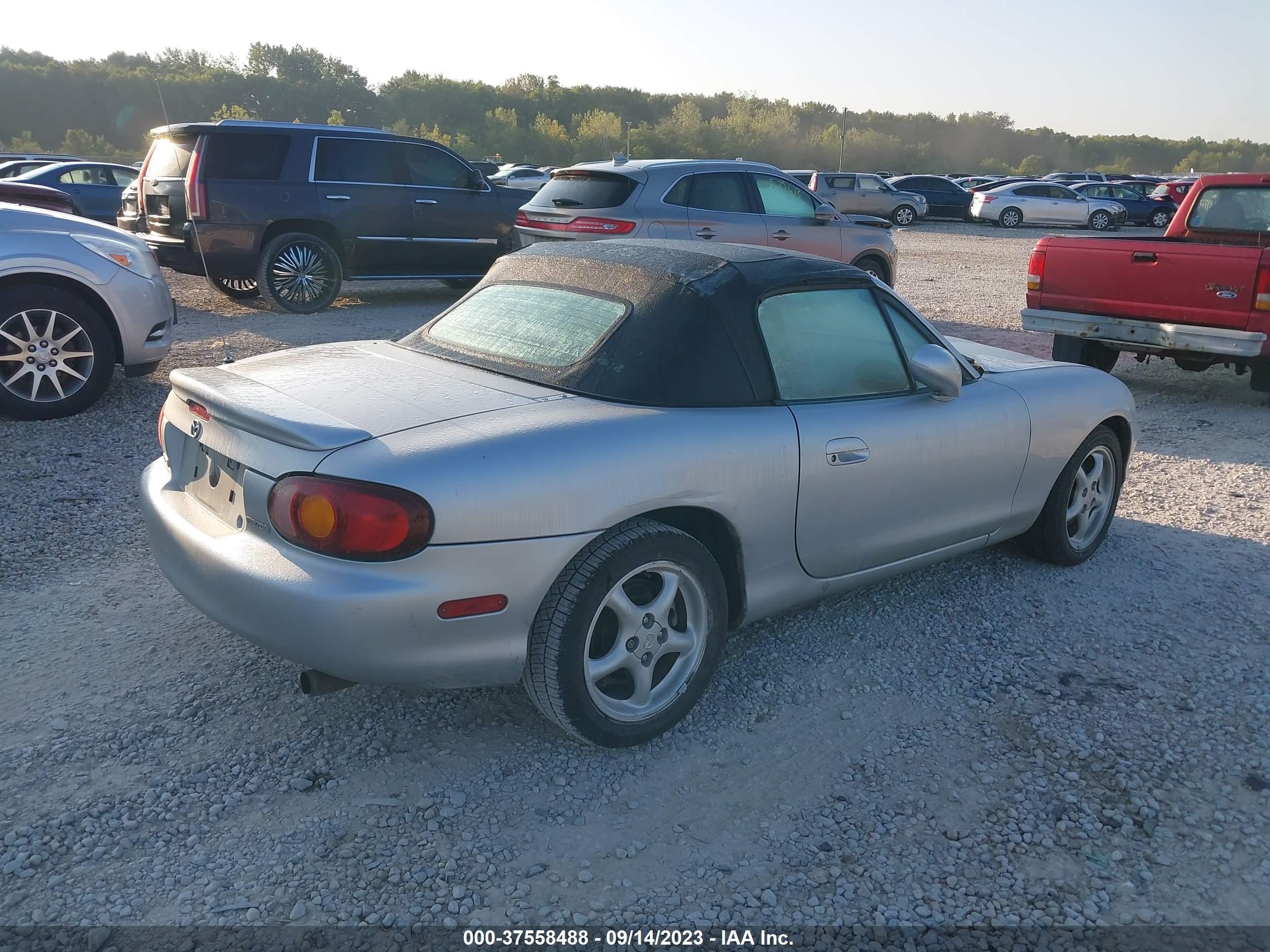 Photo 3 VIN: JM1NB3537X0117928 - MAZDA MX-5 