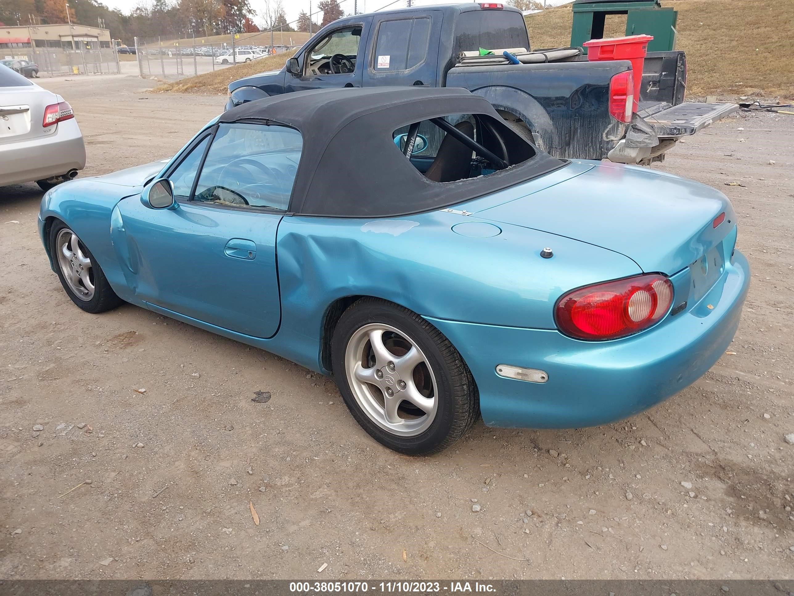 Photo 2 VIN: JM1NB353820233633 - MAZDA MX-5 