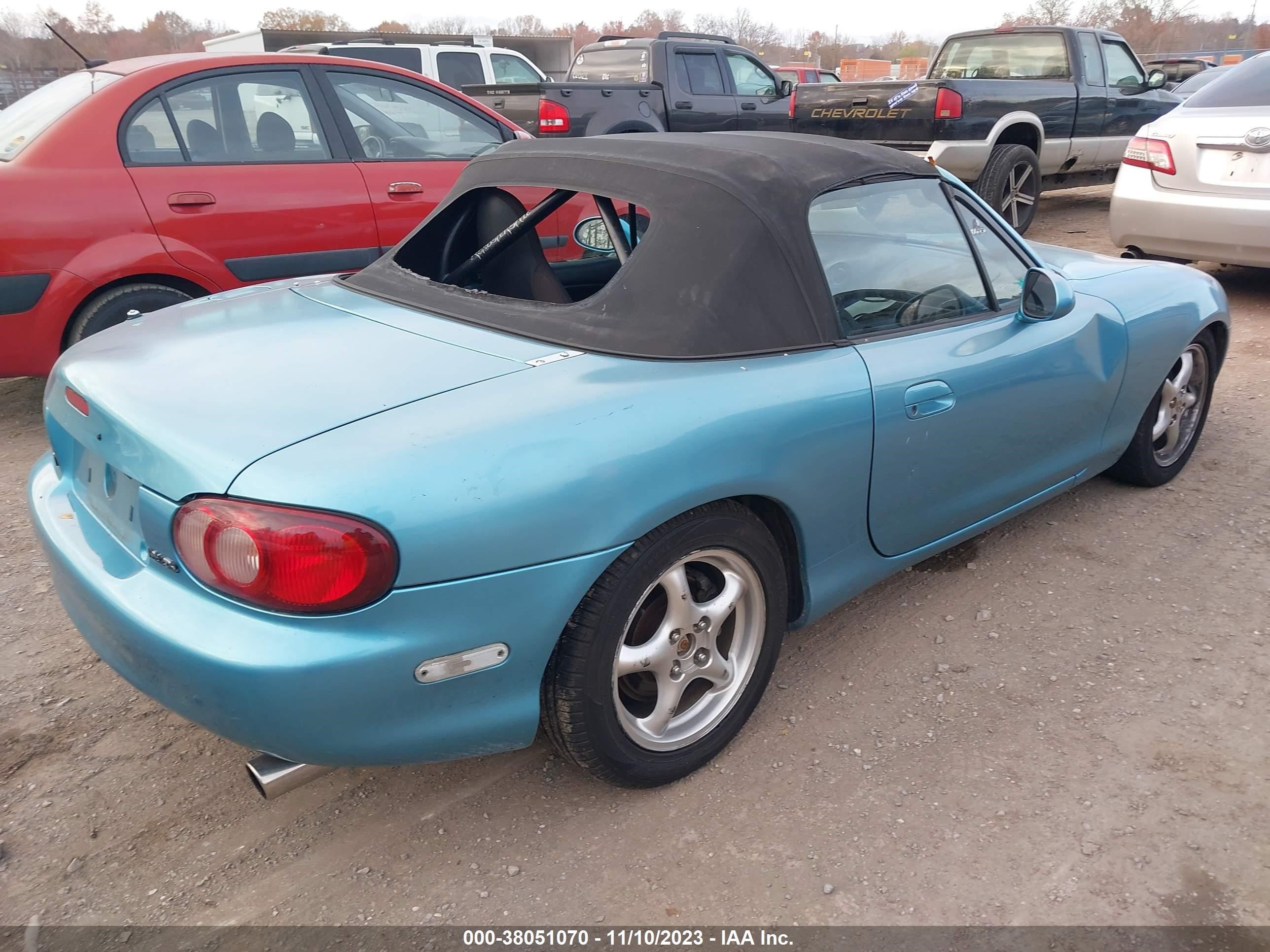 Photo 3 VIN: JM1NB353820233633 - MAZDA MX-5 