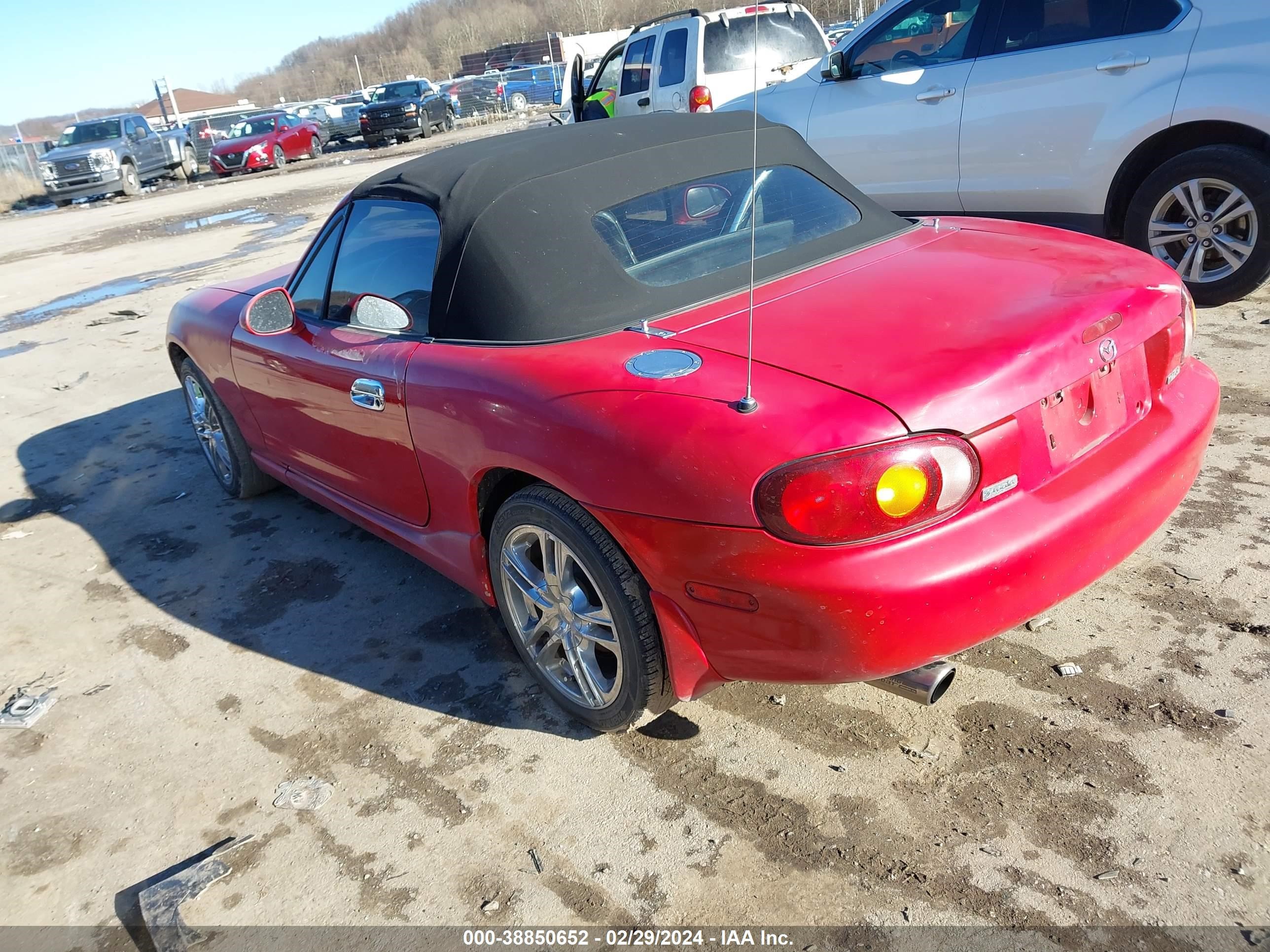 Photo 2 VIN: JM1NB3538X0113189 - MAZDA MX-5 