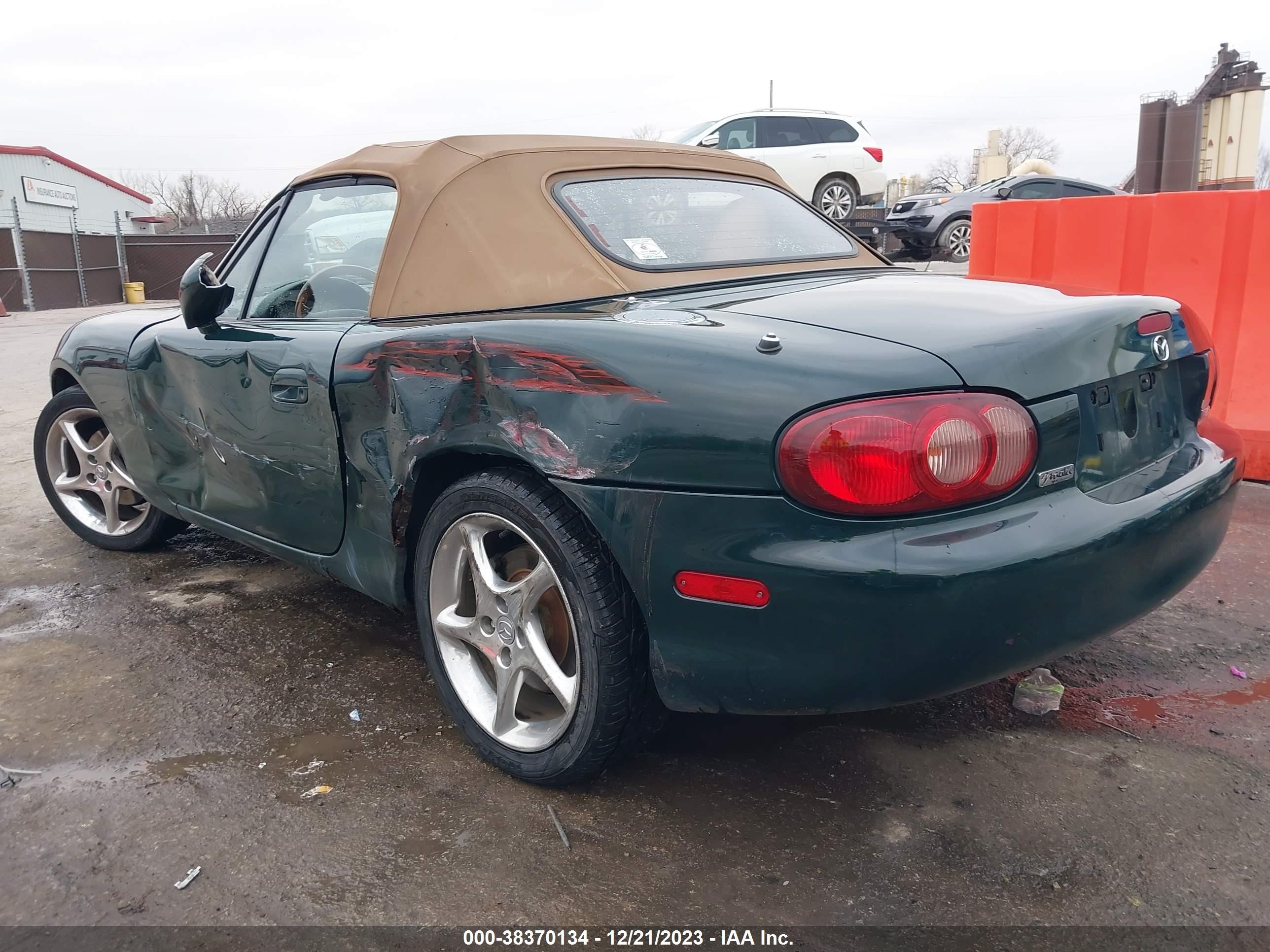 Photo 2 VIN: JM1NB353X10210532 - MAZDA MX-5 