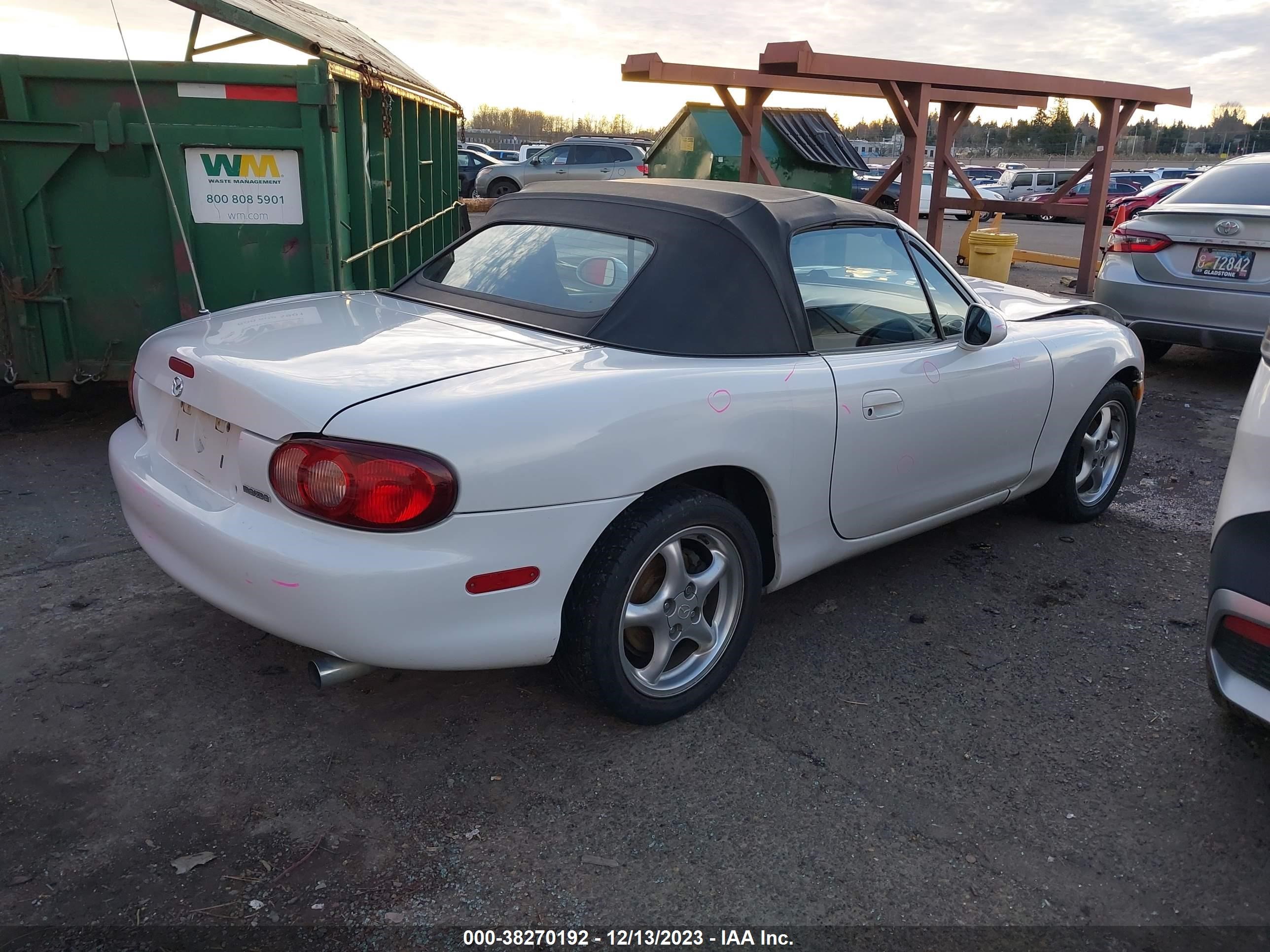 Photo 3 VIN: JM1NB353X20233908 - MAZDA MX-5 