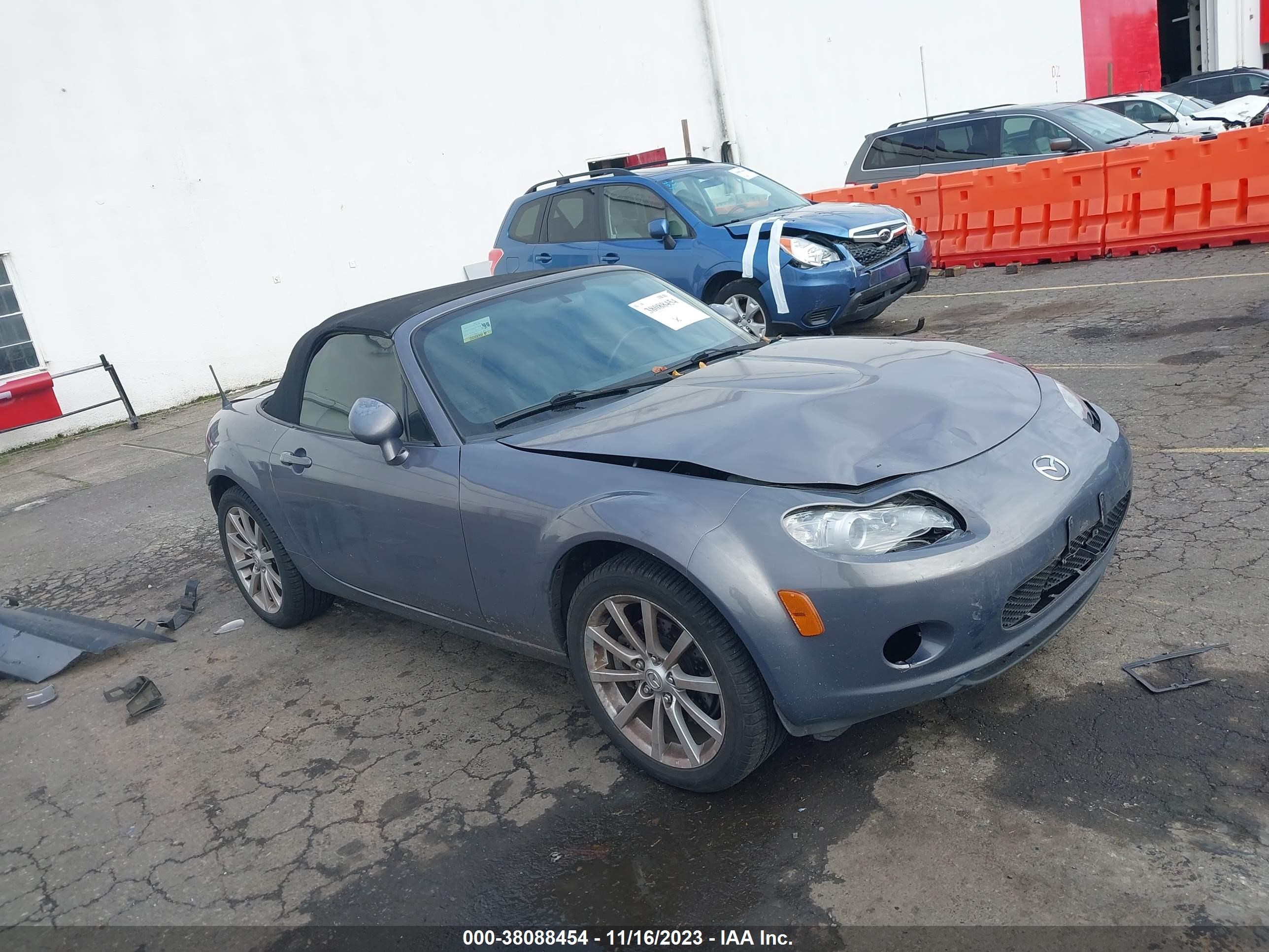 Photo 0 VIN: JM1NC25F670130378 - MAZDA MX-5 