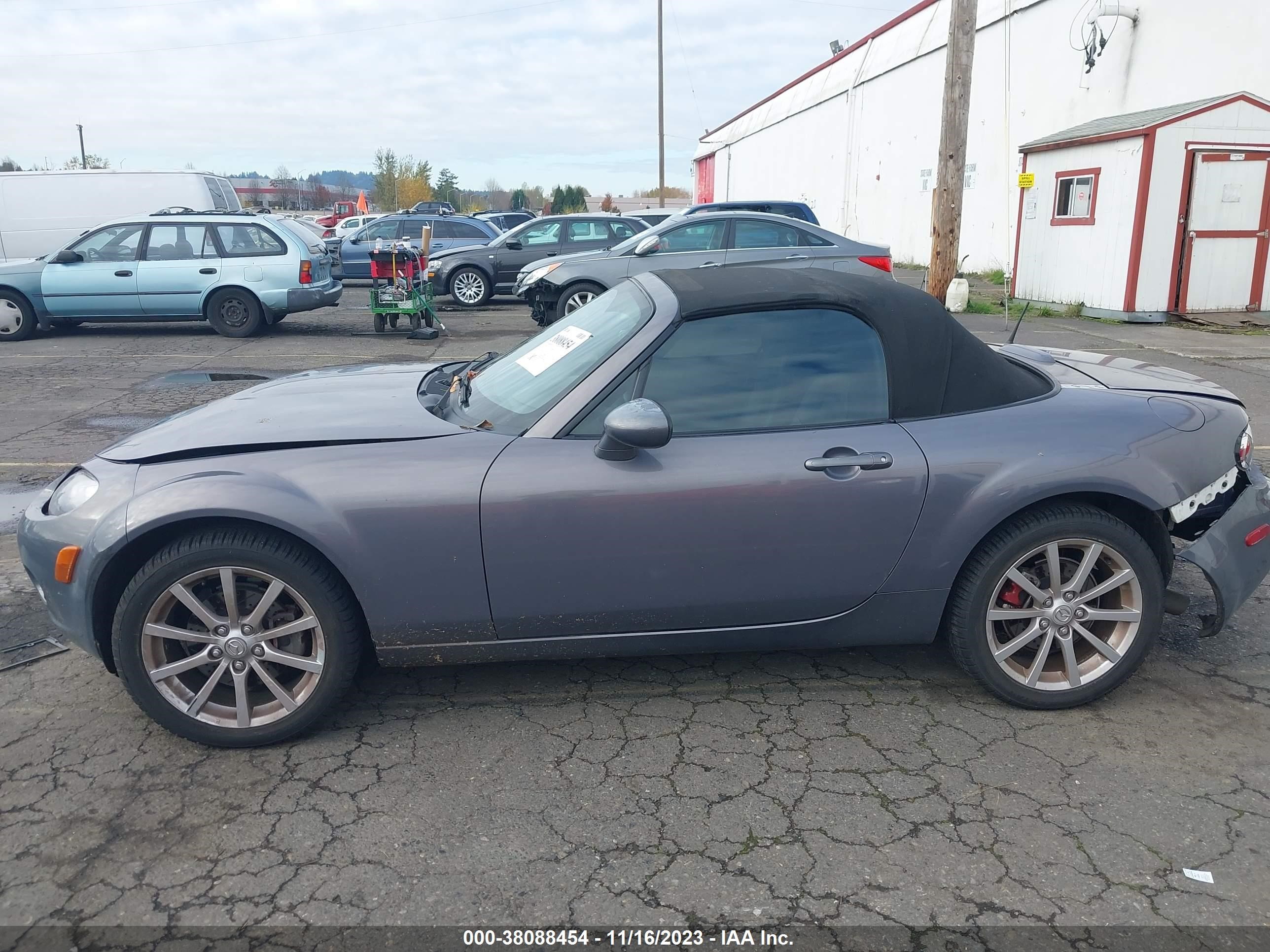 Photo 14 VIN: JM1NC25F670130378 - MAZDA MX-5 