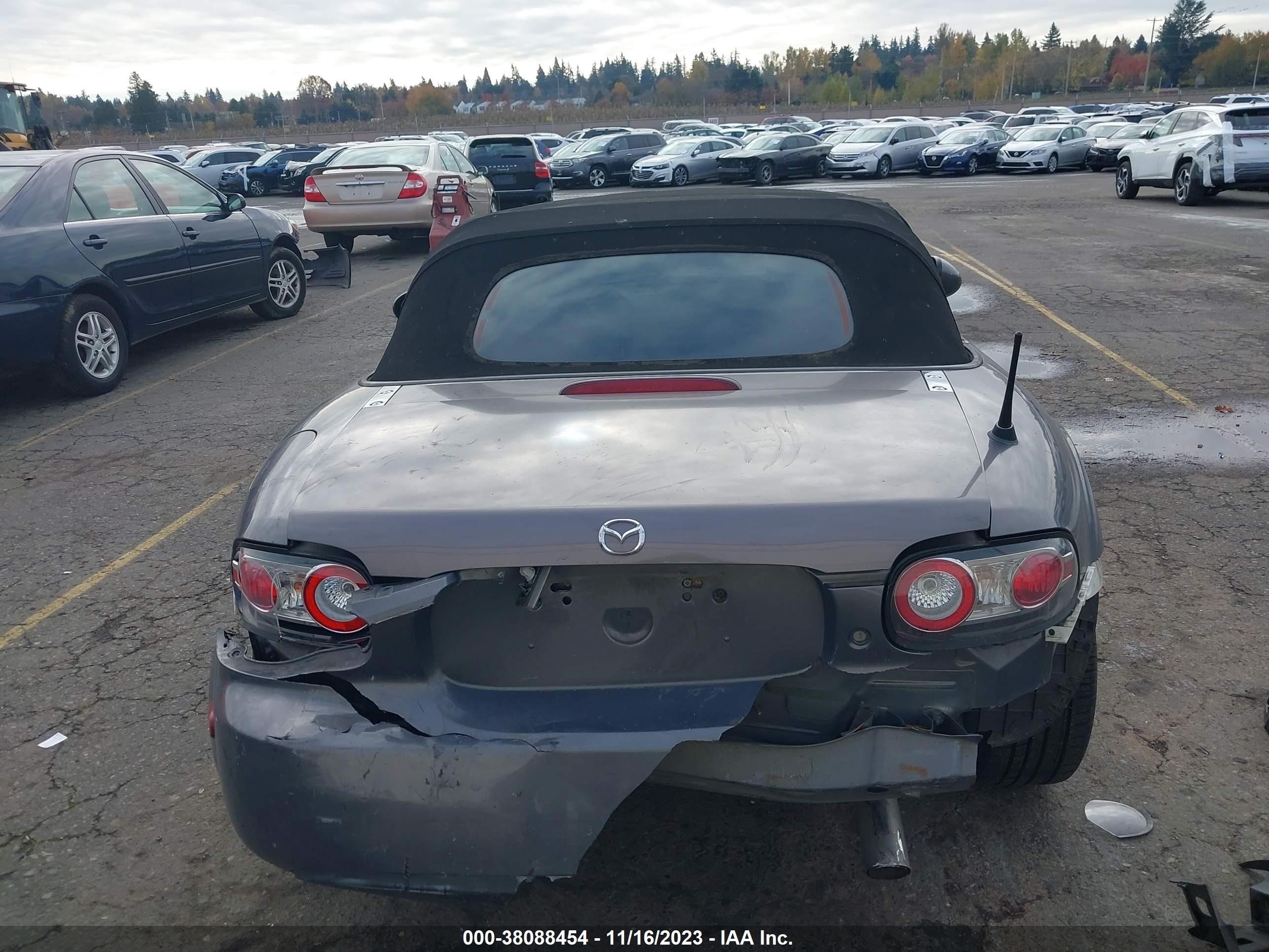 Photo 16 VIN: JM1NC25F670130378 - MAZDA MX-5 