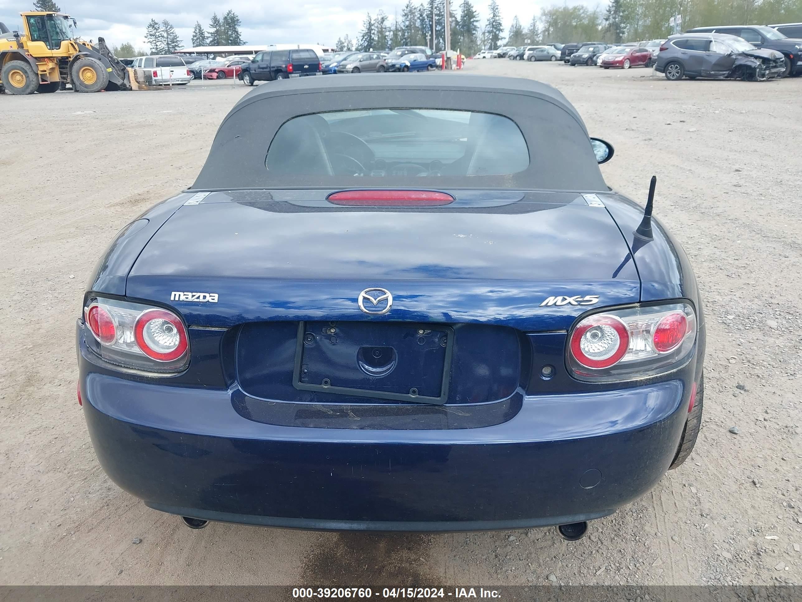 Photo 16 VIN: JM1NC25F680140877 - MAZDA MX-5 