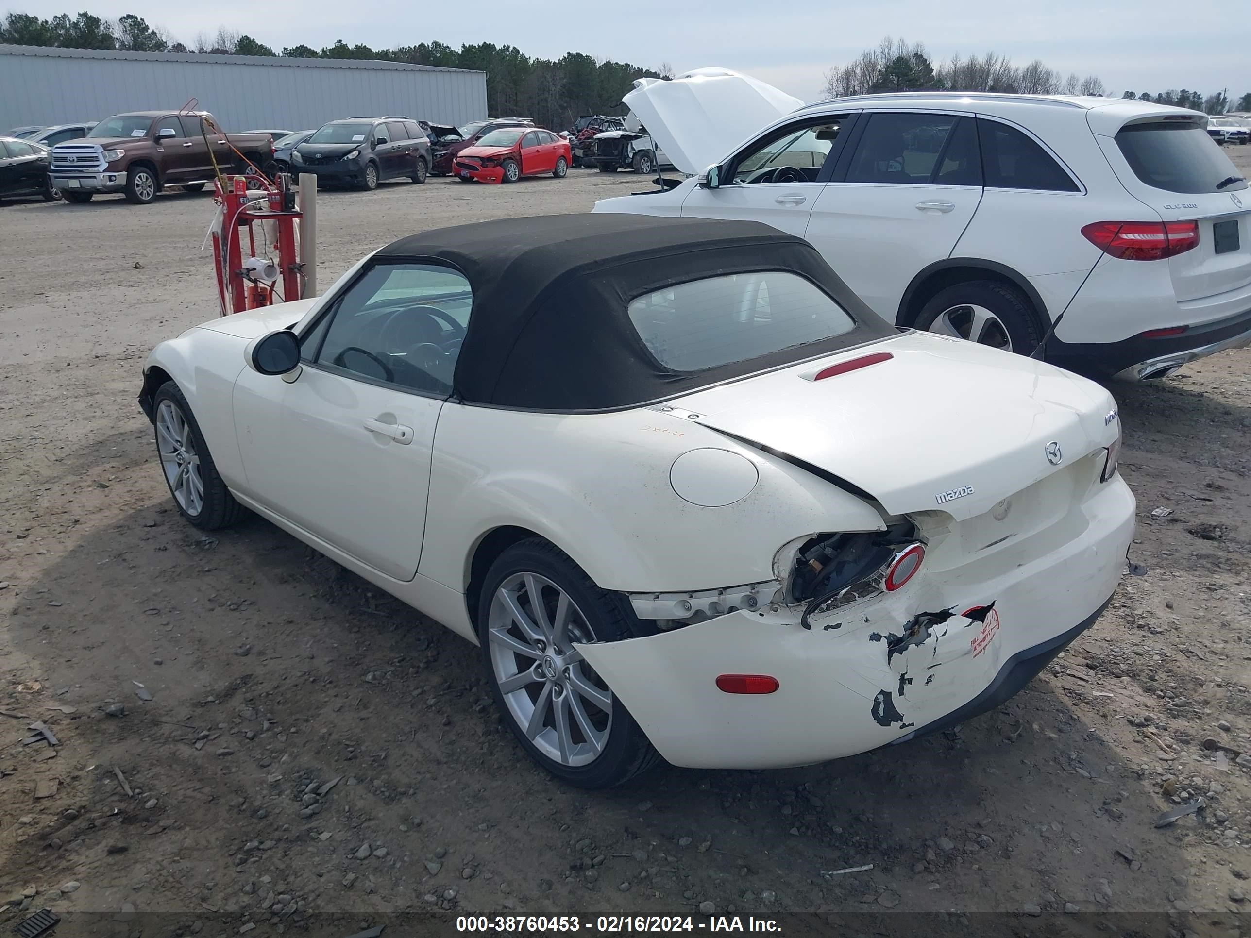 Photo 2 VIN: JM1NC25FX70138094 - MAZDA MX-5 