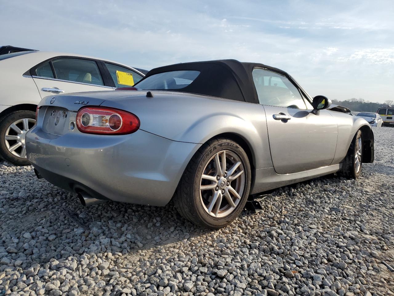 Photo 2 VIN: JM1NC2EF3A0206288 - MAZDA MX-5 