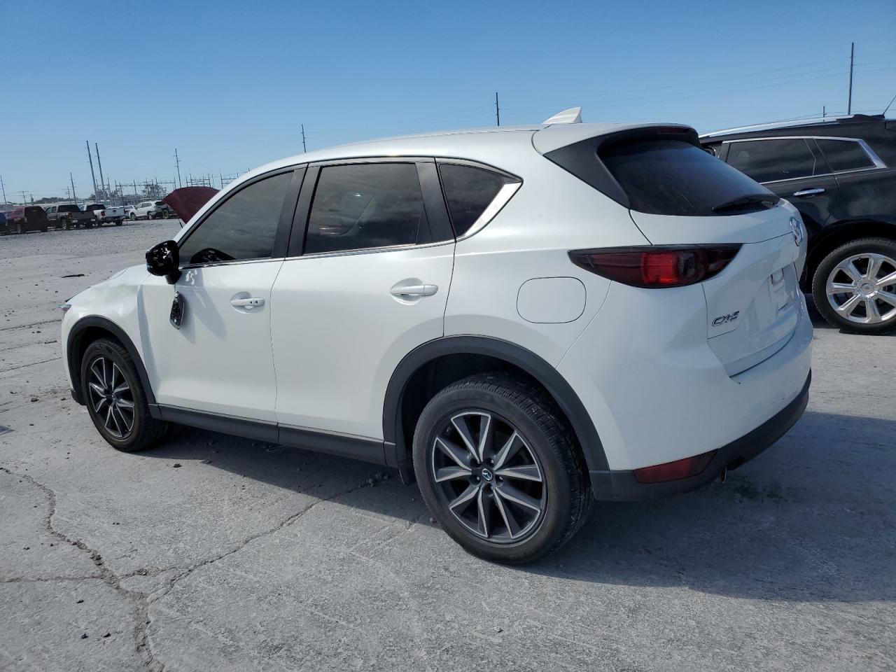 Photo 1 VIN: JM3KFACM2J1384085 - MAZDA CX-5 