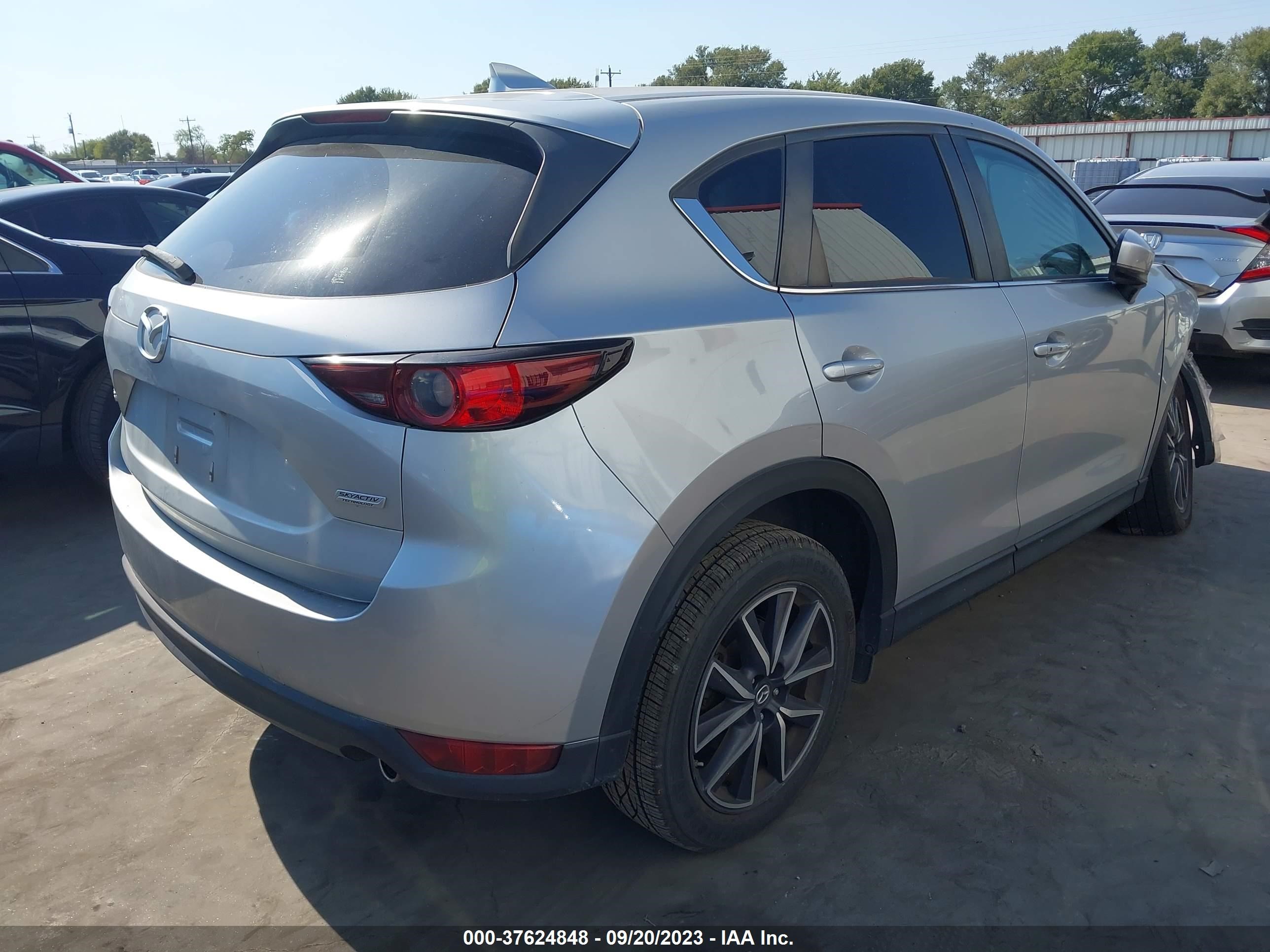 Photo 3 VIN: JM3KFACM3J1426831 - MAZDA CX-5 