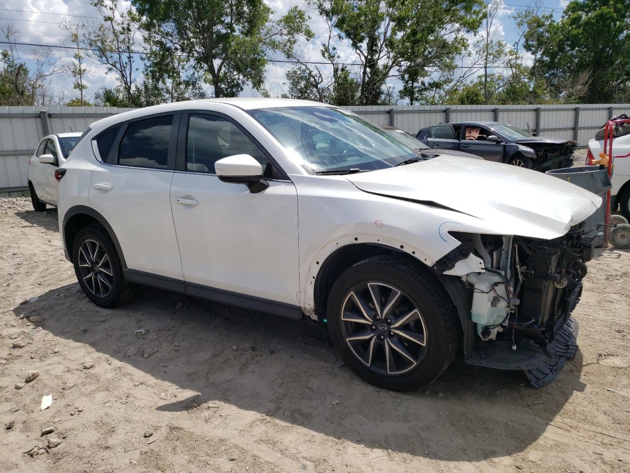 Photo 3 VIN: JM3KFACM8J1418014 - MAZDA CX-5 