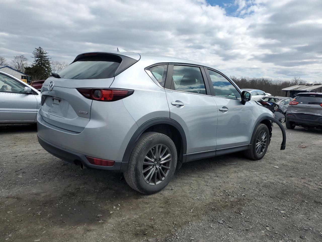 Photo 2 VIN: JM3KFBBM7J0329015 - MAZDA CX-5 