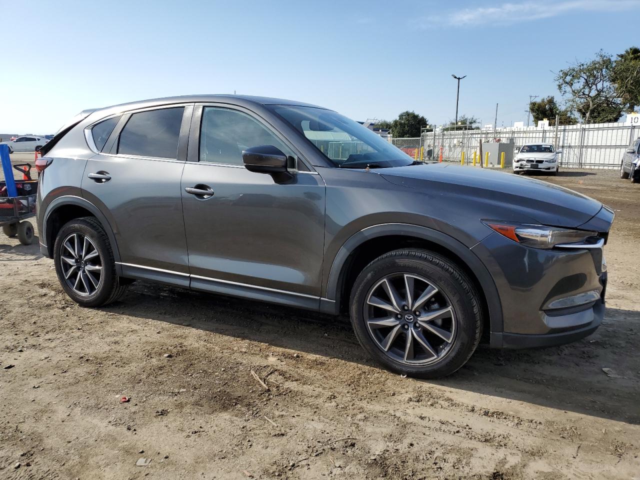 Photo 3 VIN: JM3KFBCM6J0463867 - MAZDA CX-5 