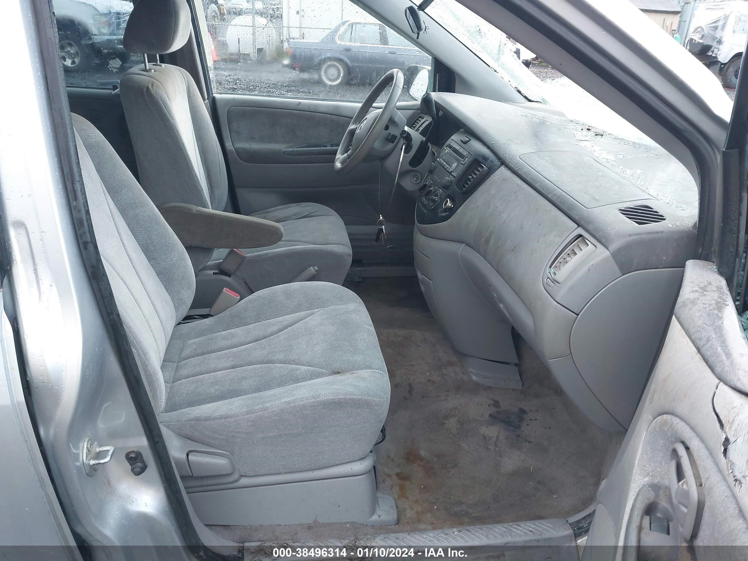 Photo 4 VIN: JM3LW28A030347490 - MAZDA MPV 