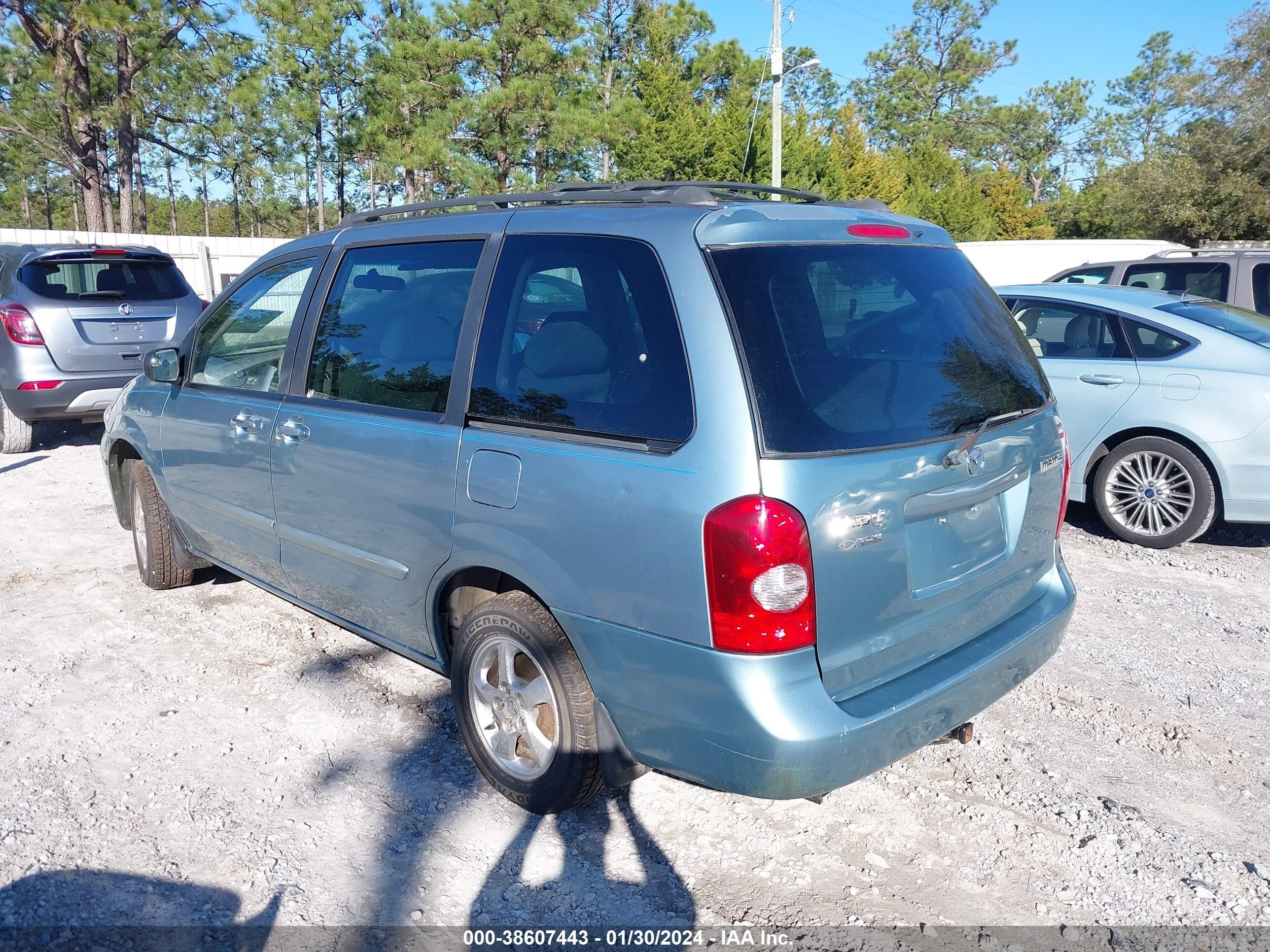 Photo 2 VIN: JM3LW28A220321861 - MAZDA MPV 