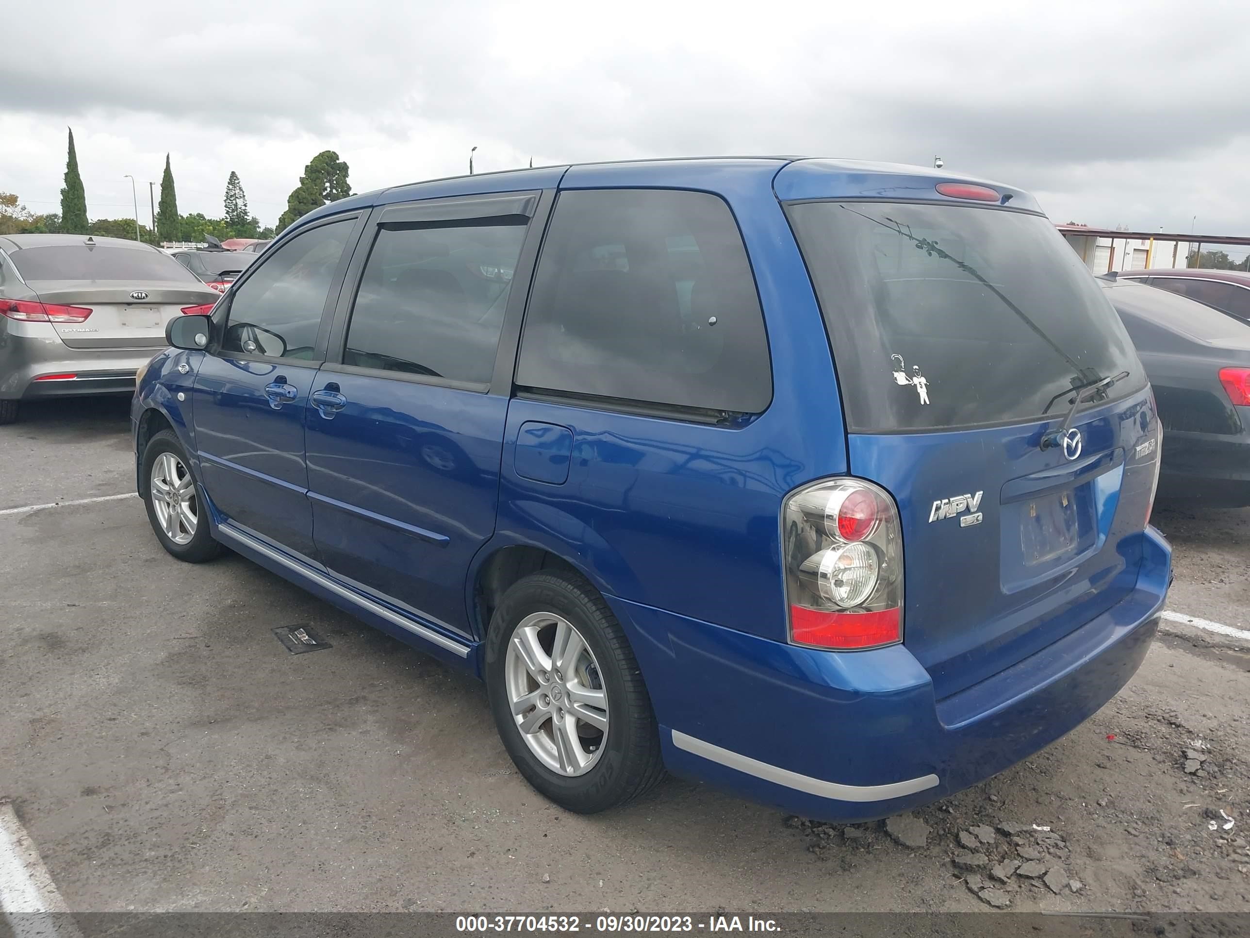 Photo 2 VIN: JM3LW28A340524308 - MAZDA MPV 